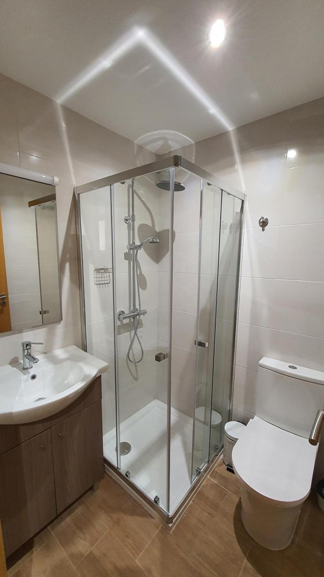 Casa de hóspedes Bedroom With Private Bathroom In The Center, Next To The Subway Porto
