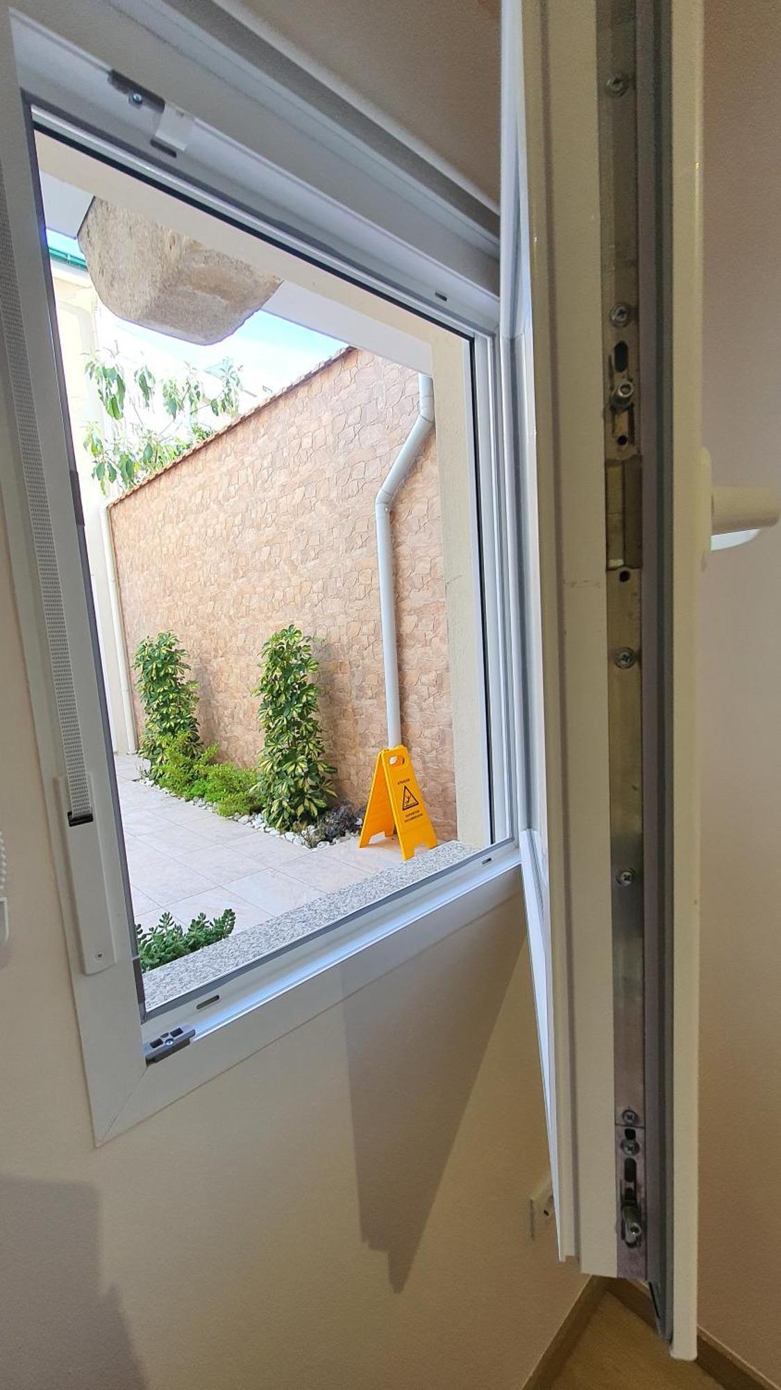 Casa de hóspedes Bedroom With Private Bathroom In The Center, Next To The Subway Porto