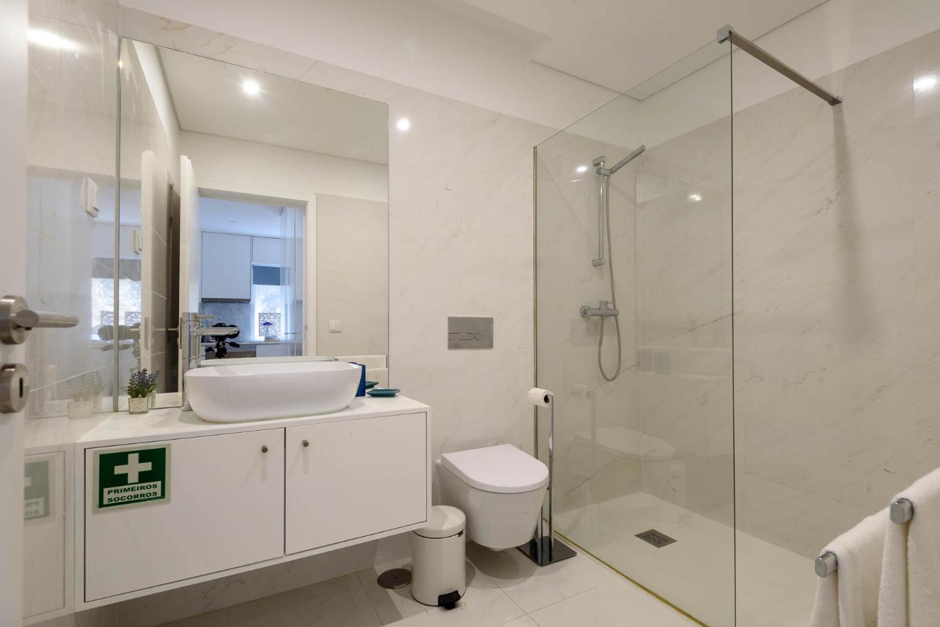 Stylish Almada Historic Apartment Porto