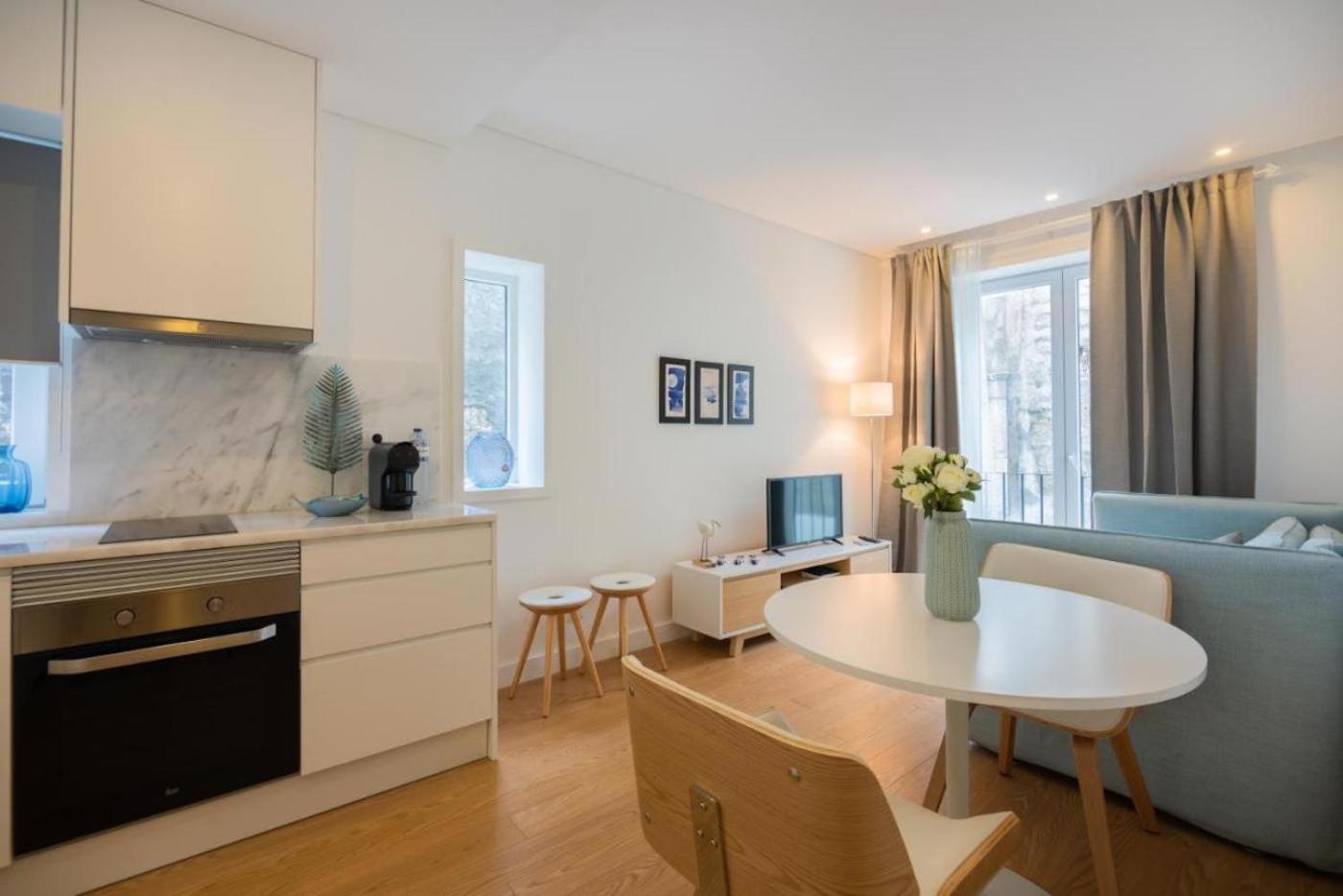 Stylish Almada Historic Apartment *