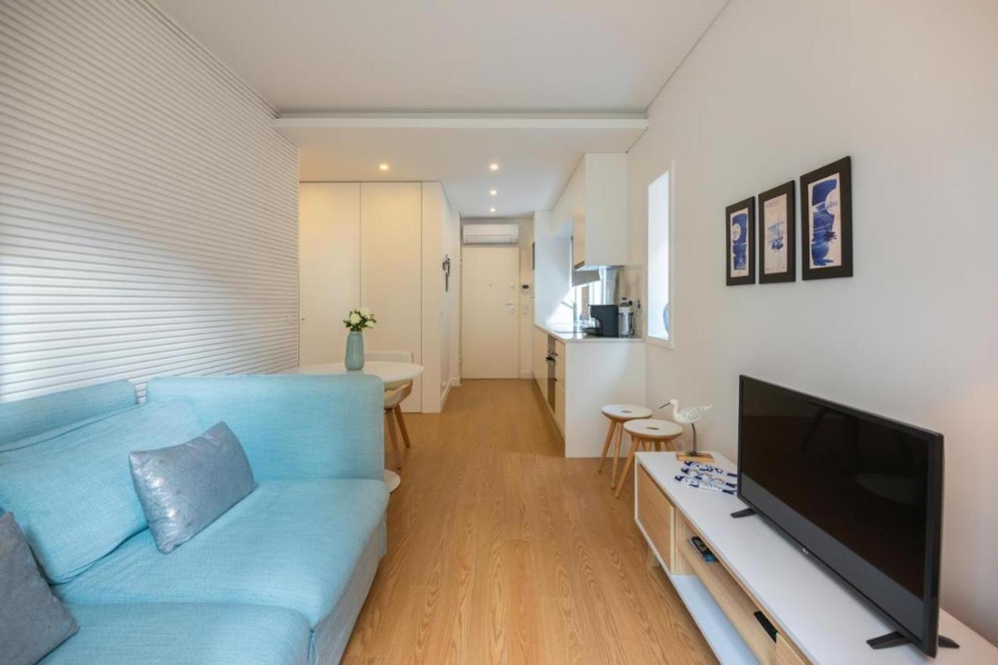 Stylish Almada Historic Apartment *