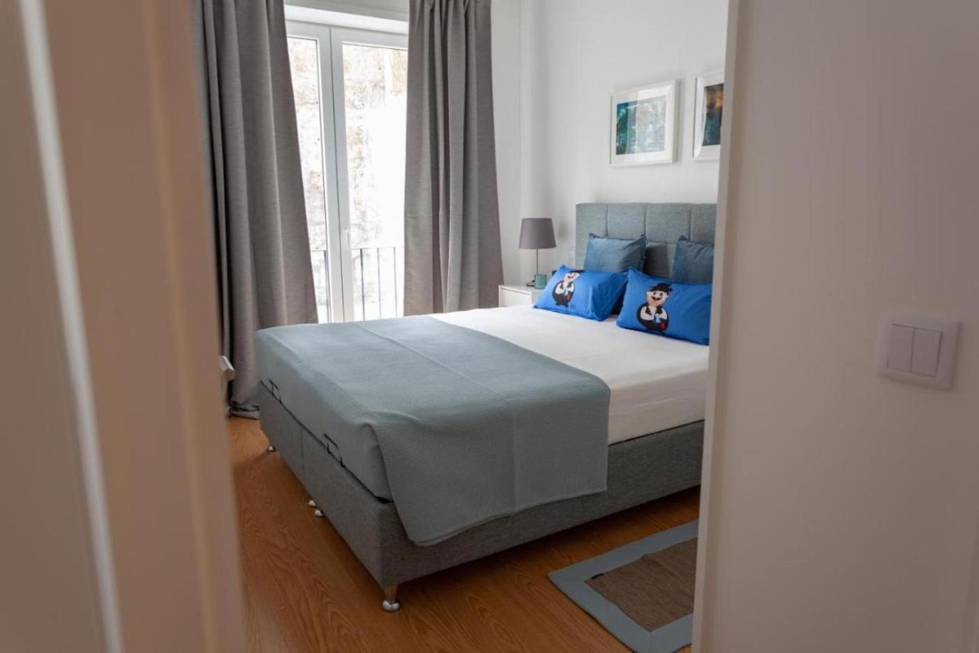 Stylish Almada Historic Apartment *