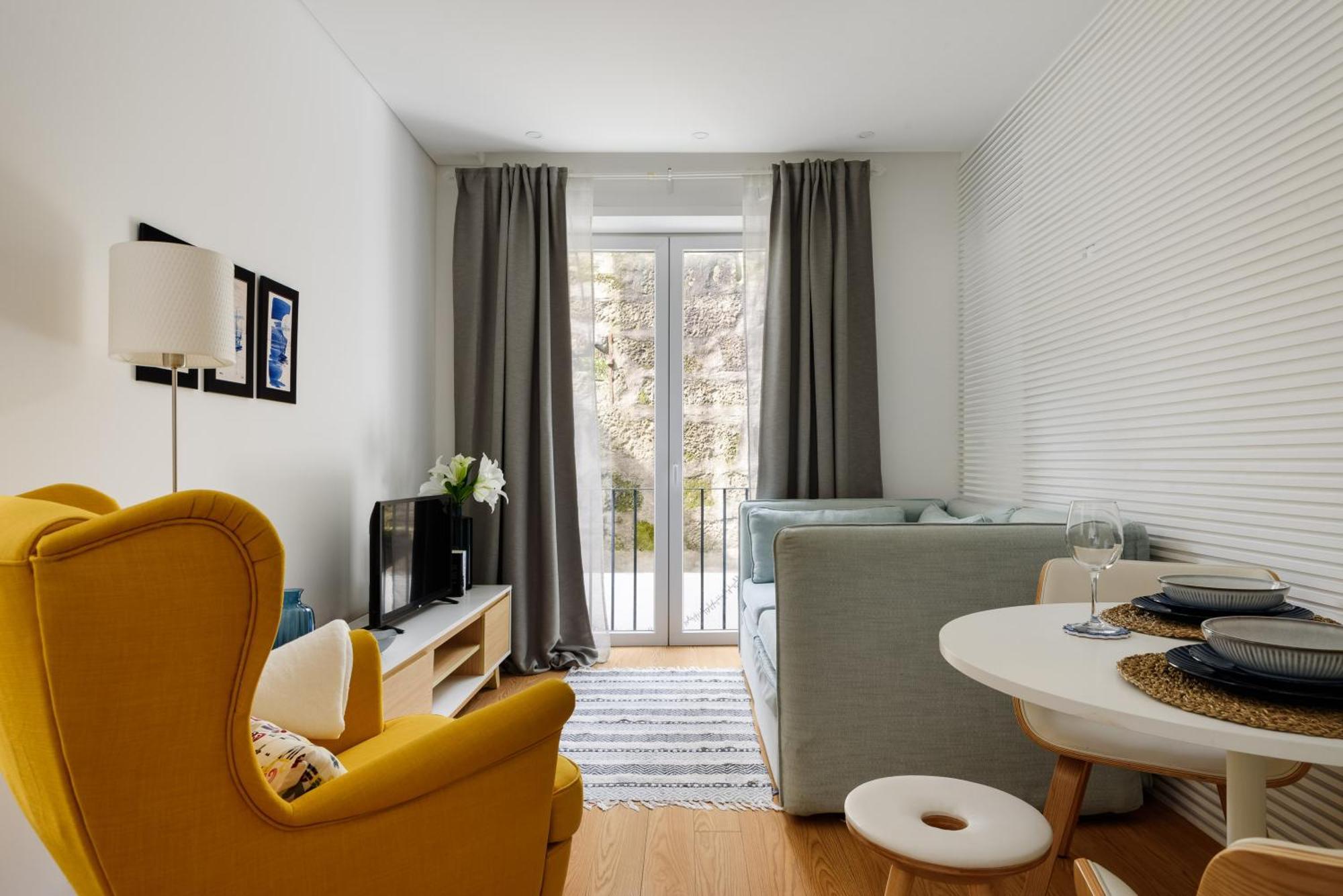Apartment Stylish Almada Historic
