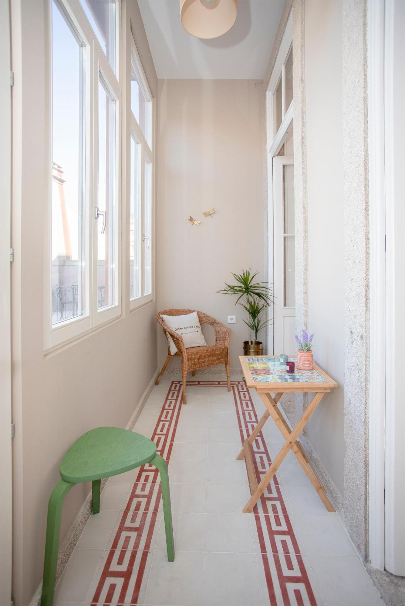 Liiiving In - Balcony Design Apartment Porto