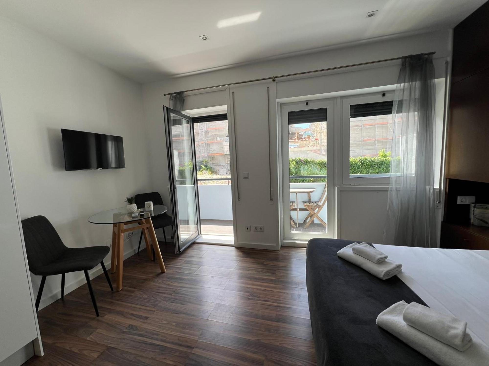 Almada & Apartment *