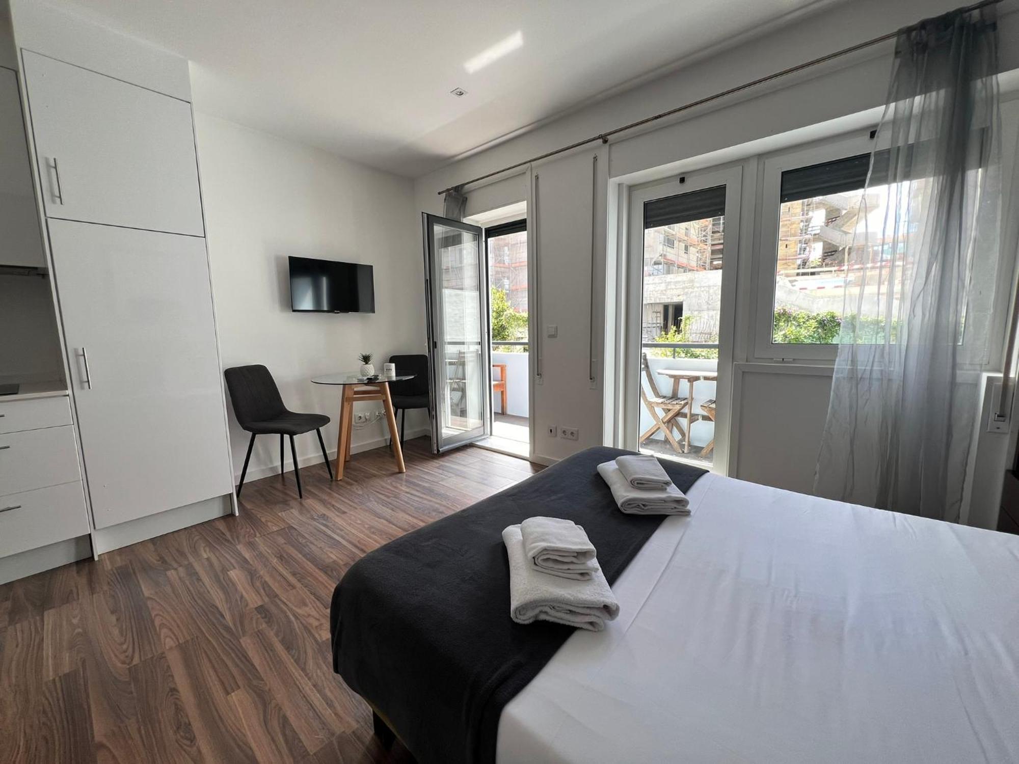 Apartment Almada & *