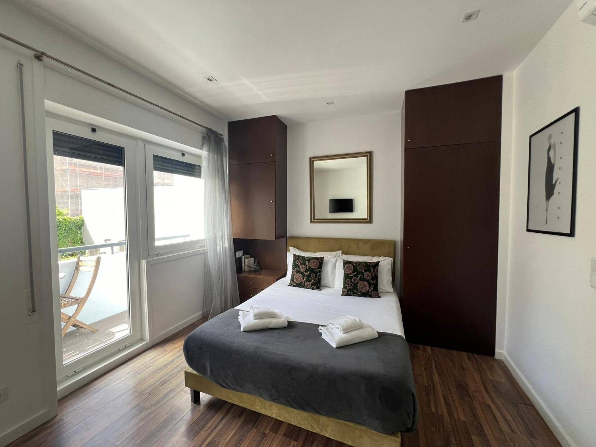 Almada & Apartment Porto