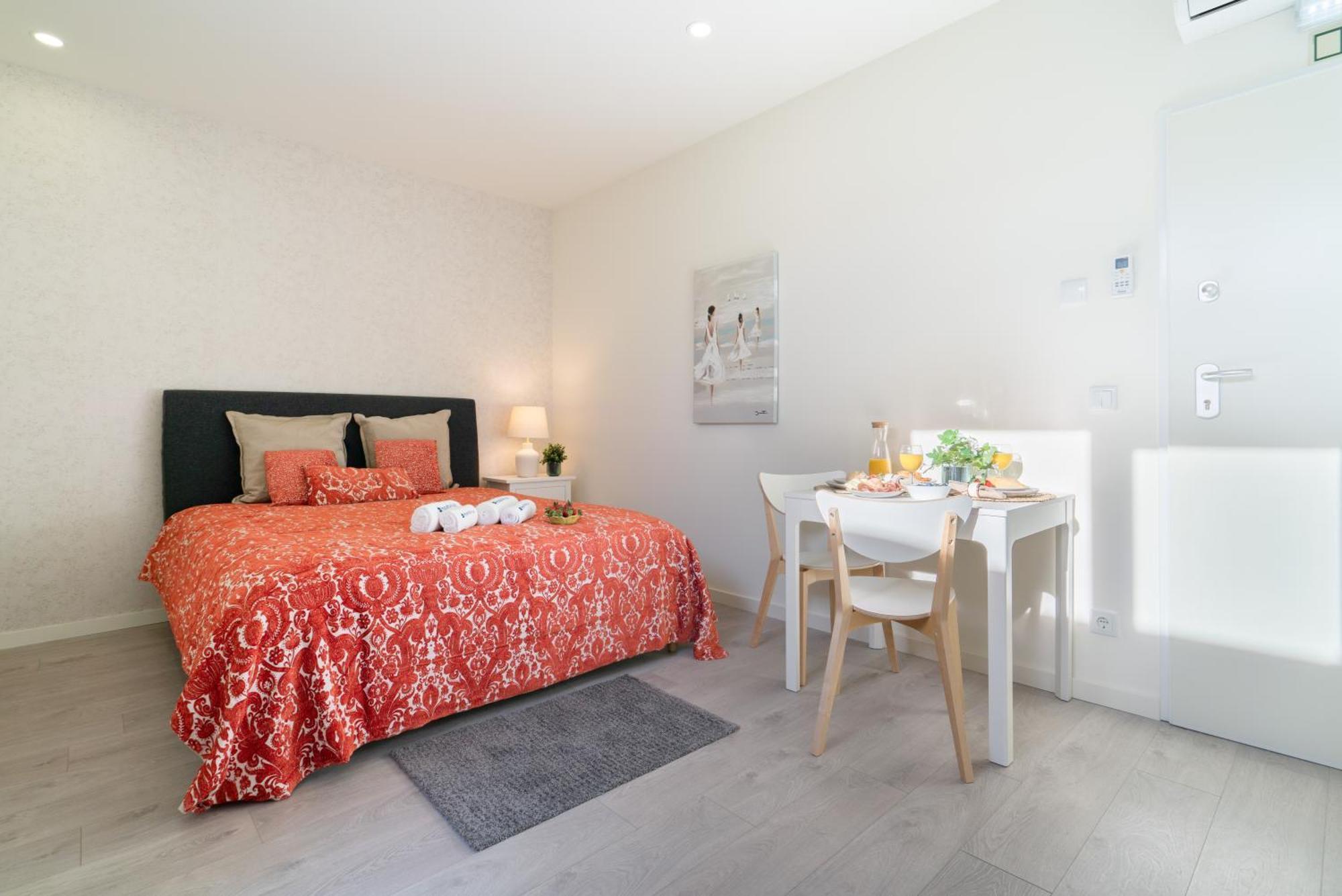 Host Wise - Private Flats - Terrace Apartment *