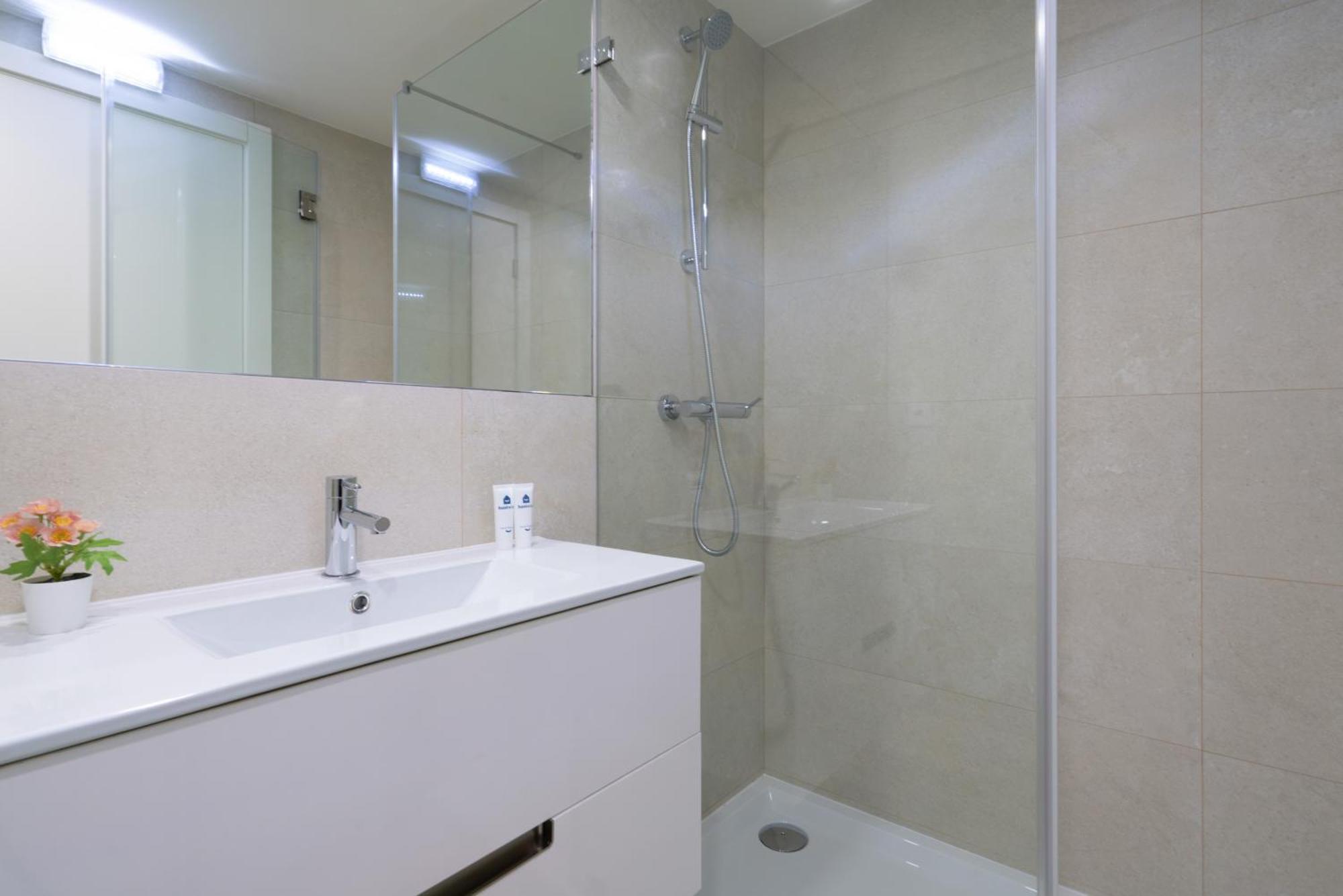 Host Wise - Private Flats - Terrace *