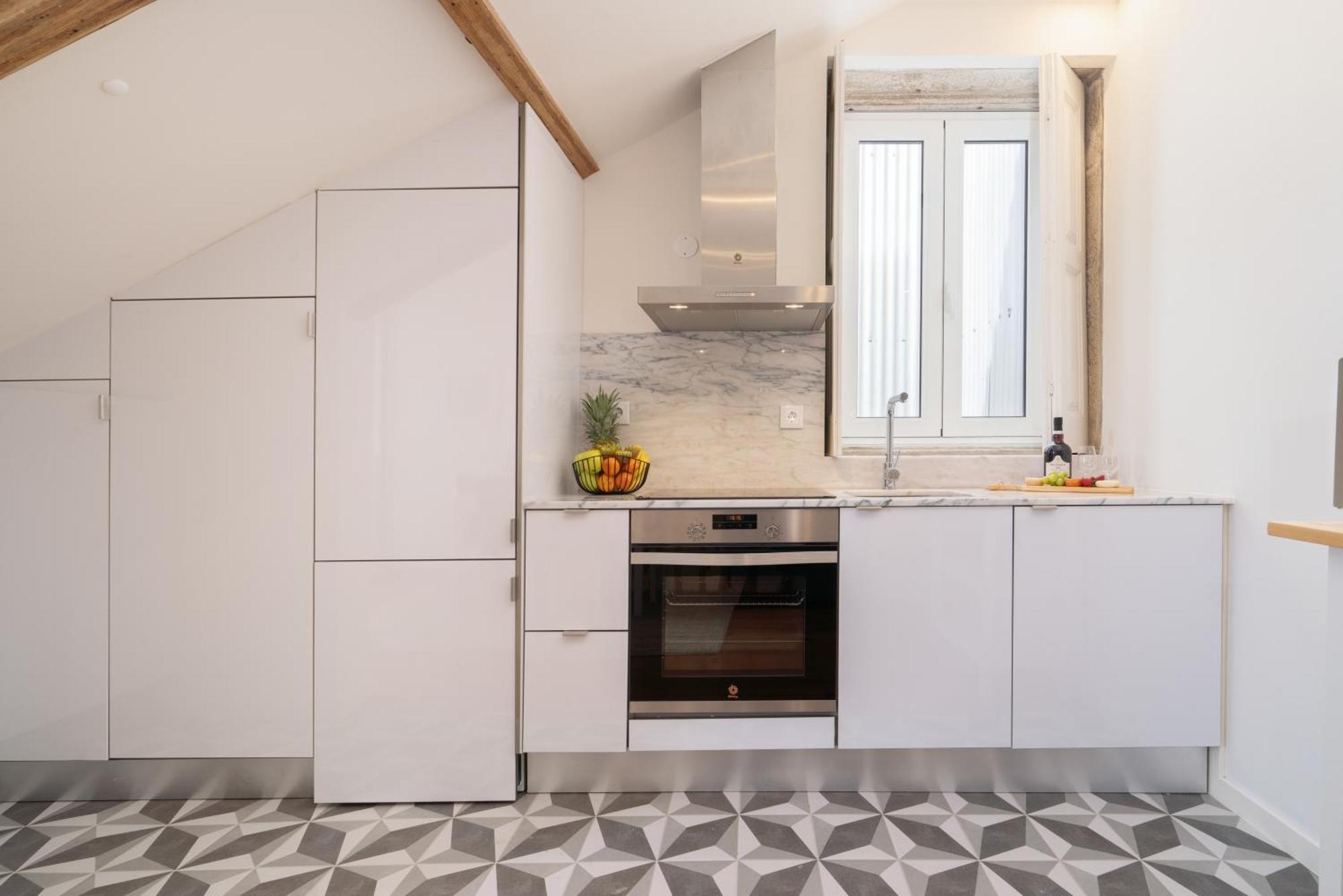 Host Wise - Modern Comfy Flat *