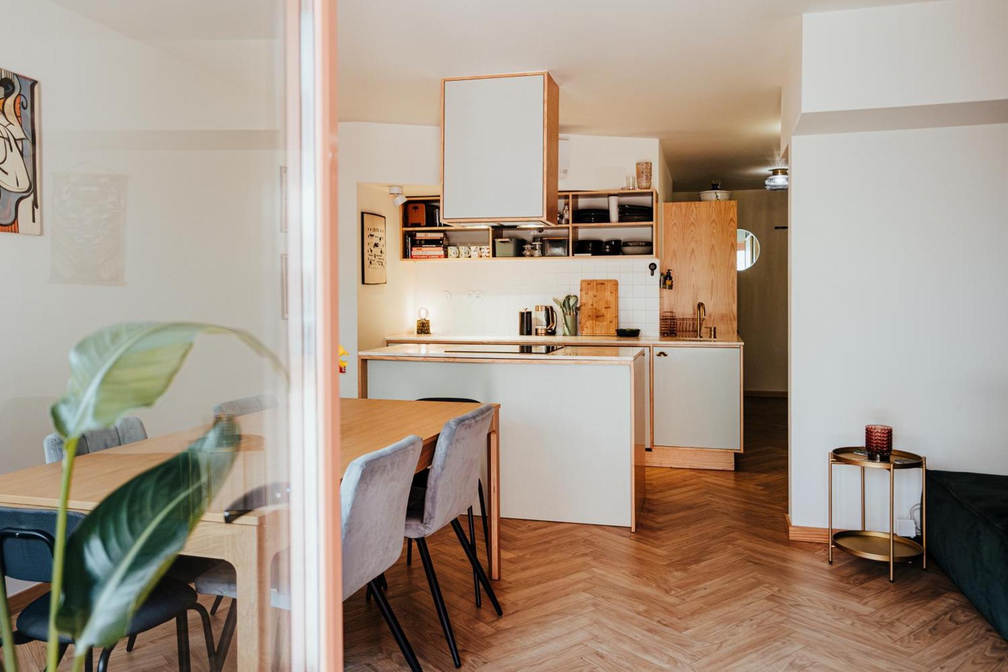 W/ Garden Terrace Apartment *