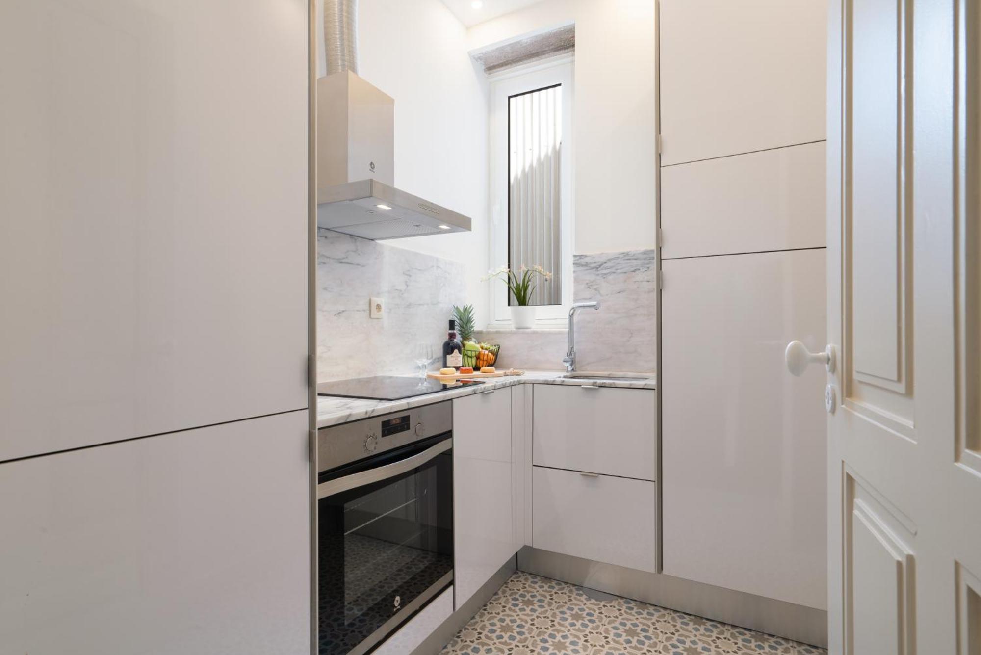 Host Wise - Modern Comfy Flat *