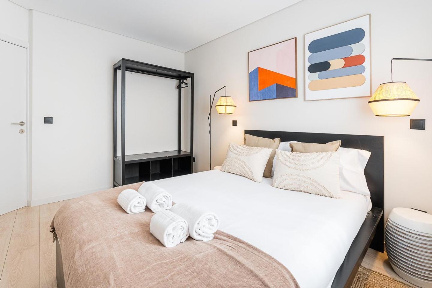 Guestready - Quental Wallpaper Near Marques Square Porto
