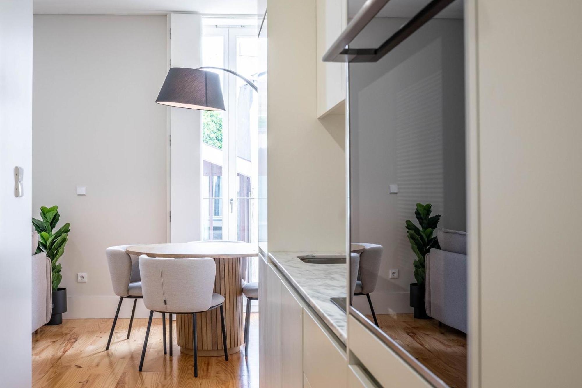 Formosa With Balcony By Lovelystay Apartment Porto