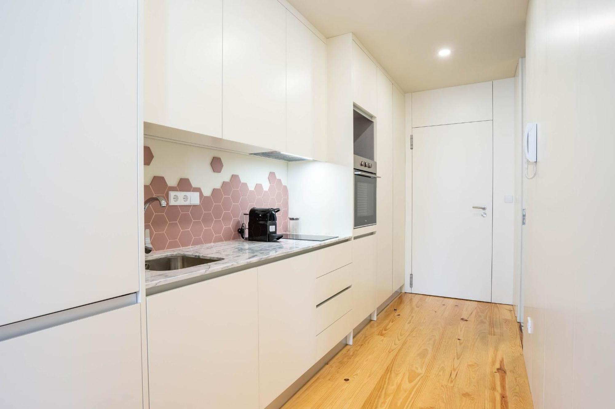Apartment Formosa With Balcony By Lovelystay