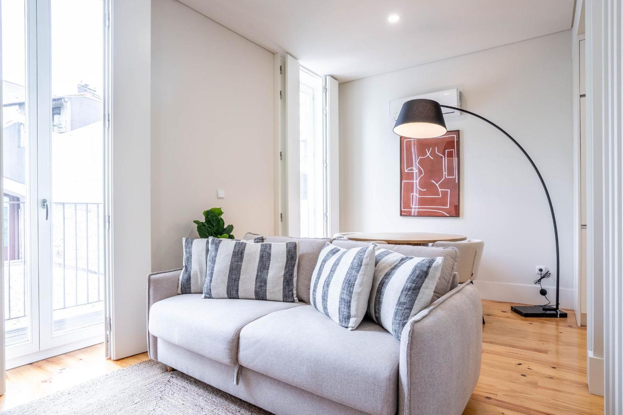 Formosa With Balcony By Lovelystay Apartment Porto