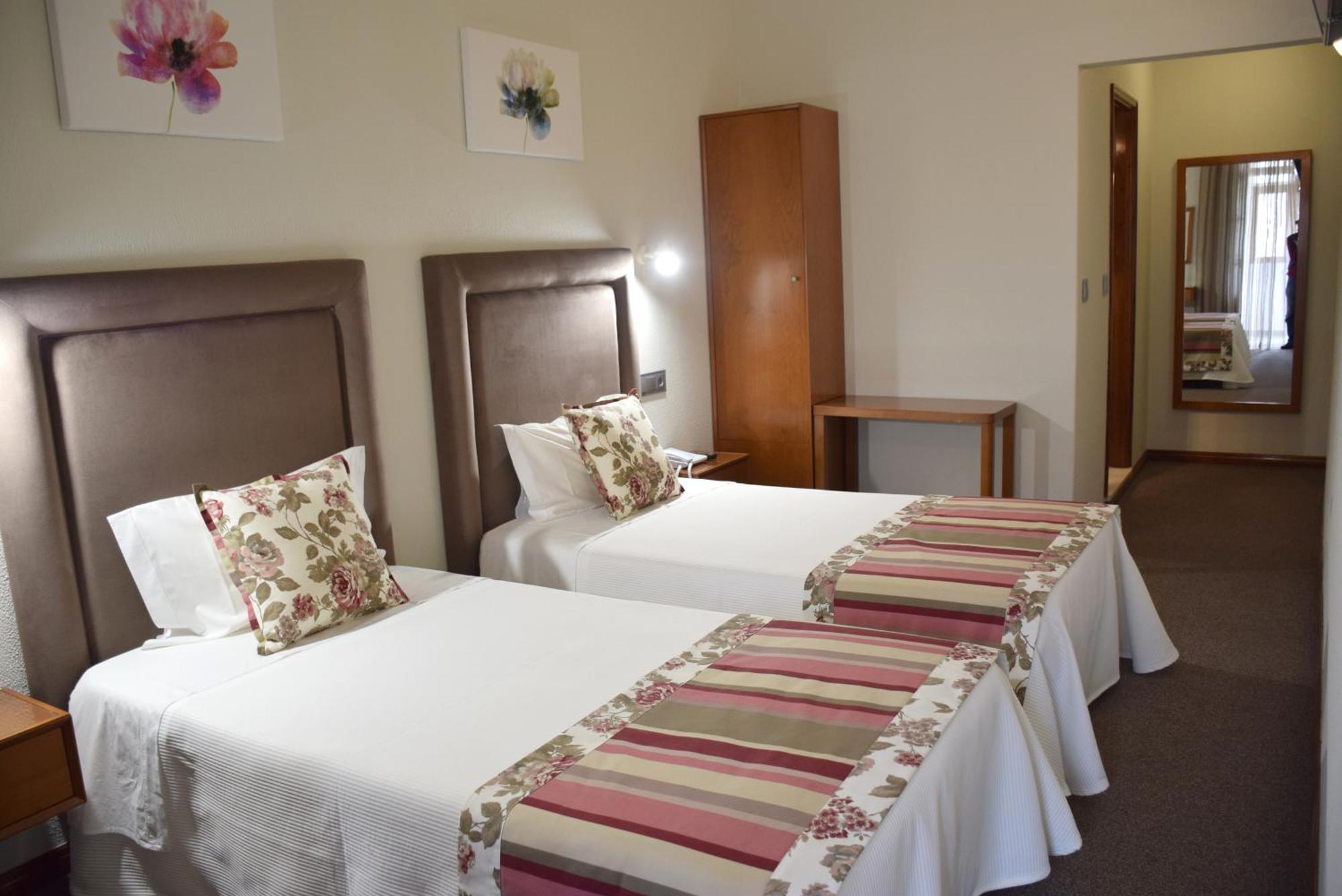 Lusitana Hotel *