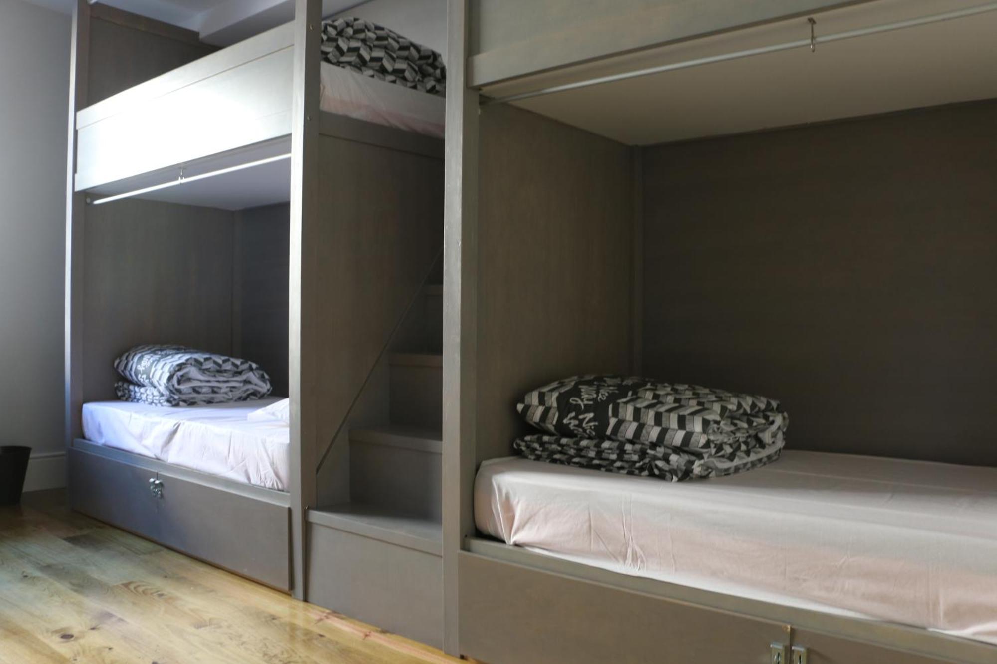 Way Hostel *