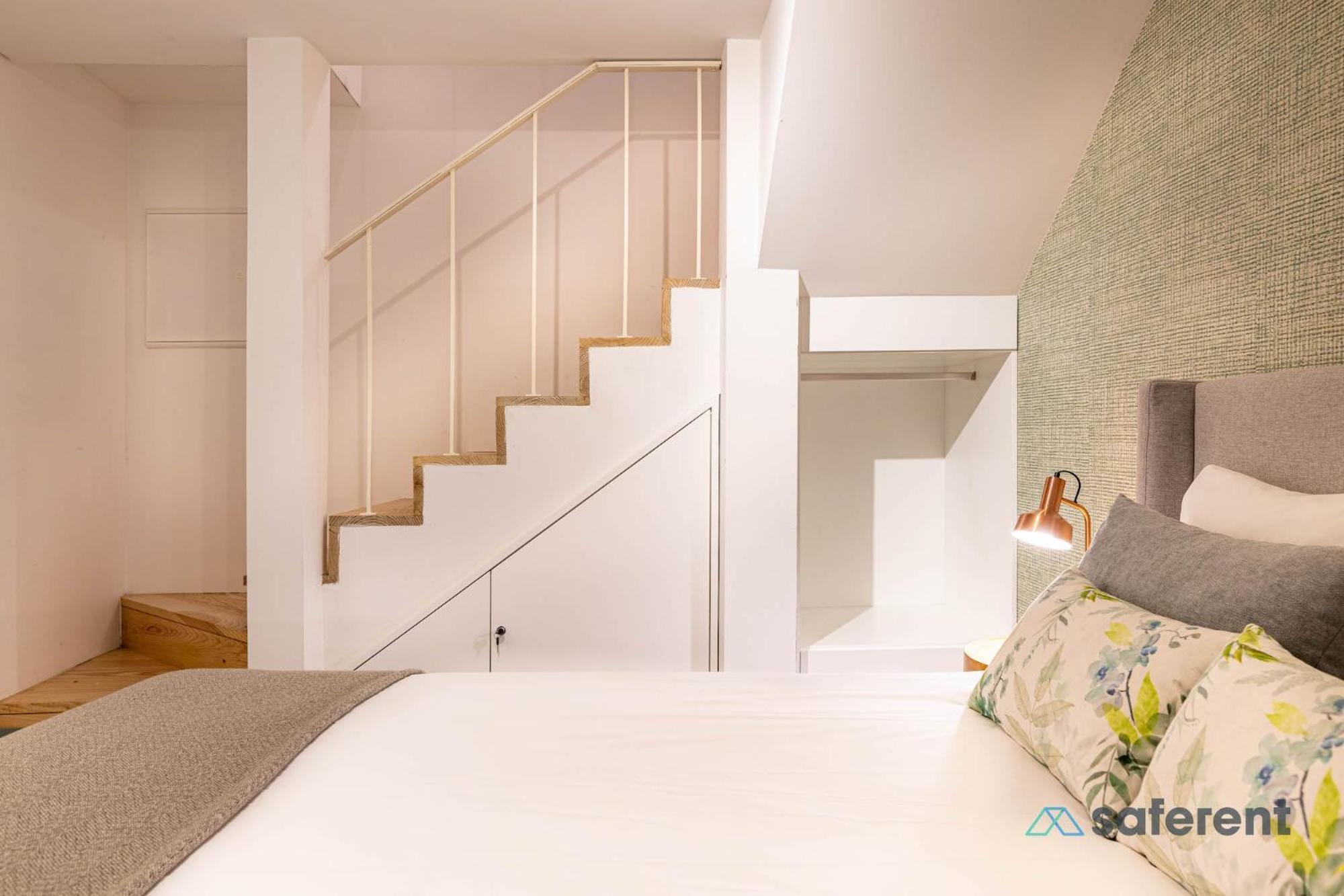 Stylish Triplex Next To Ribeira Appartement