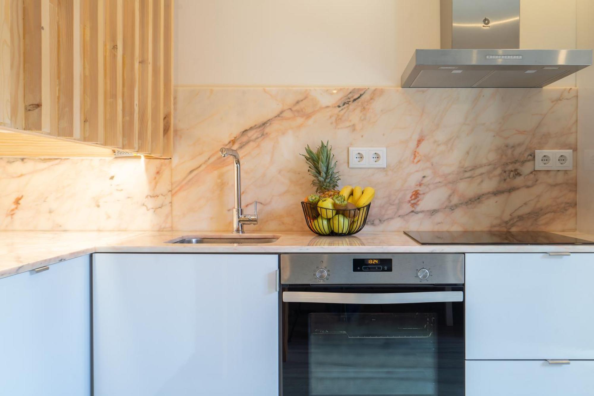Host Wise - Modern Comfy Flat