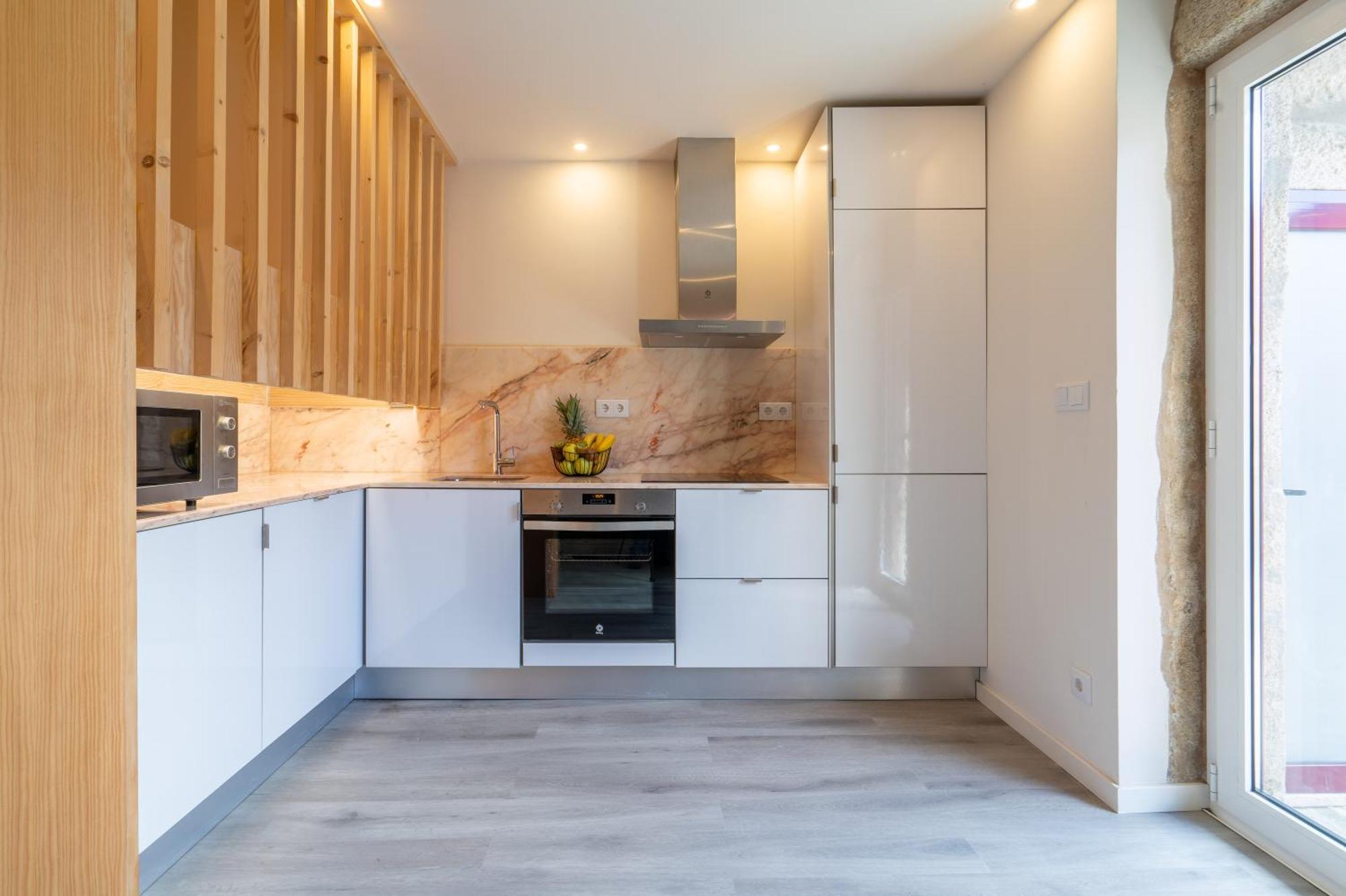 Host Wise - Modern Comfy Flat *