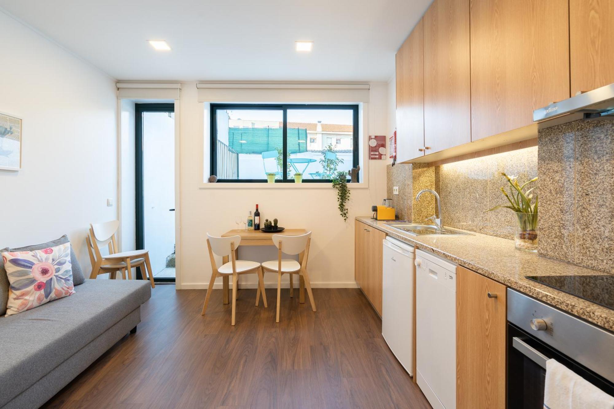 Host Wise - Modern With Terrace - Walk Everywhere Porto