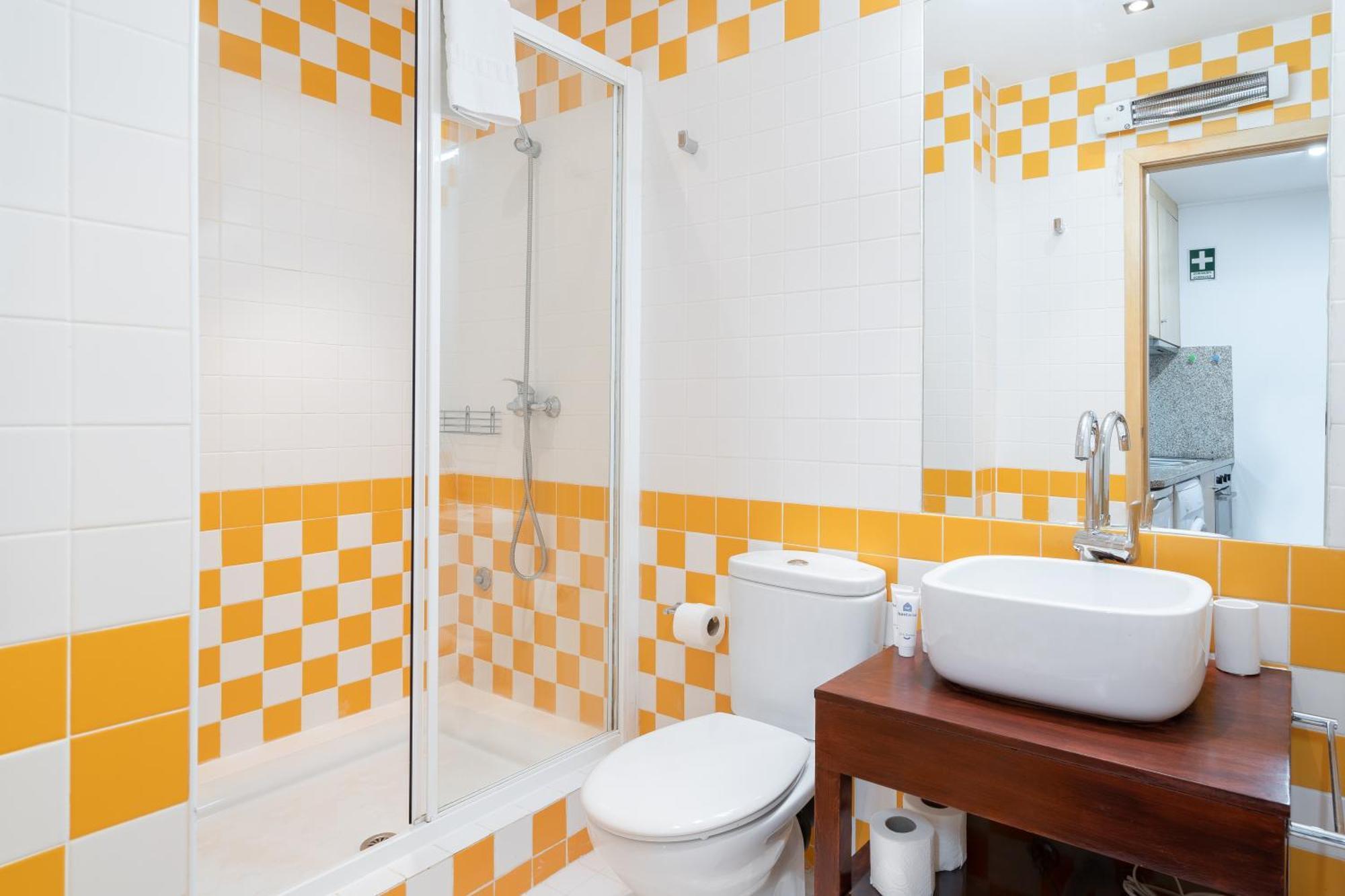 Host Wise - Modern With Terrace - Walk Everywhere Apartamento