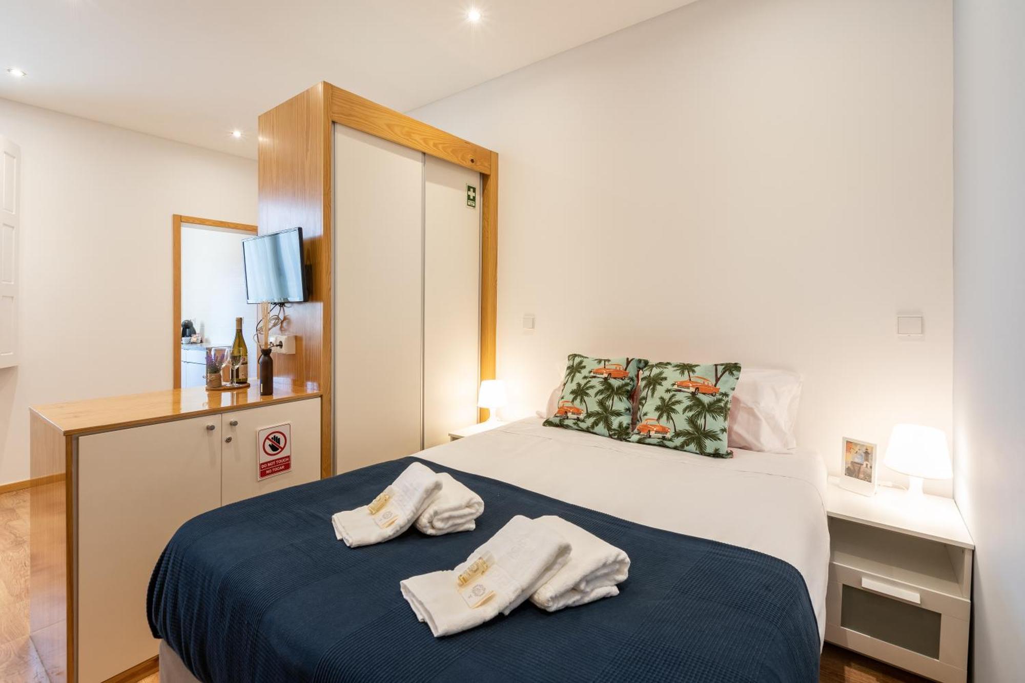 733 Costa Cabral Metro Apartment
