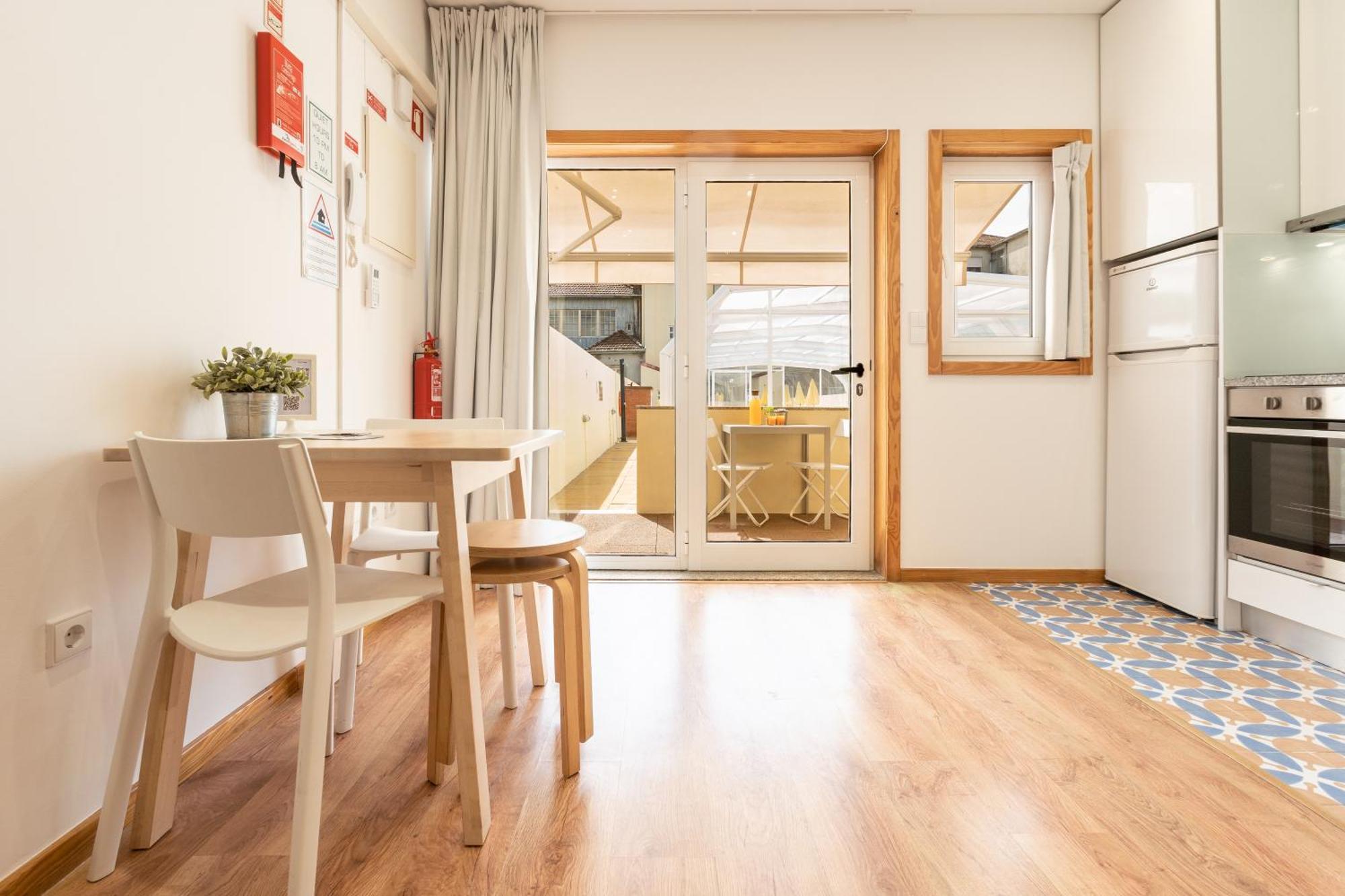 733 Costa Cabral Metro Apartment
