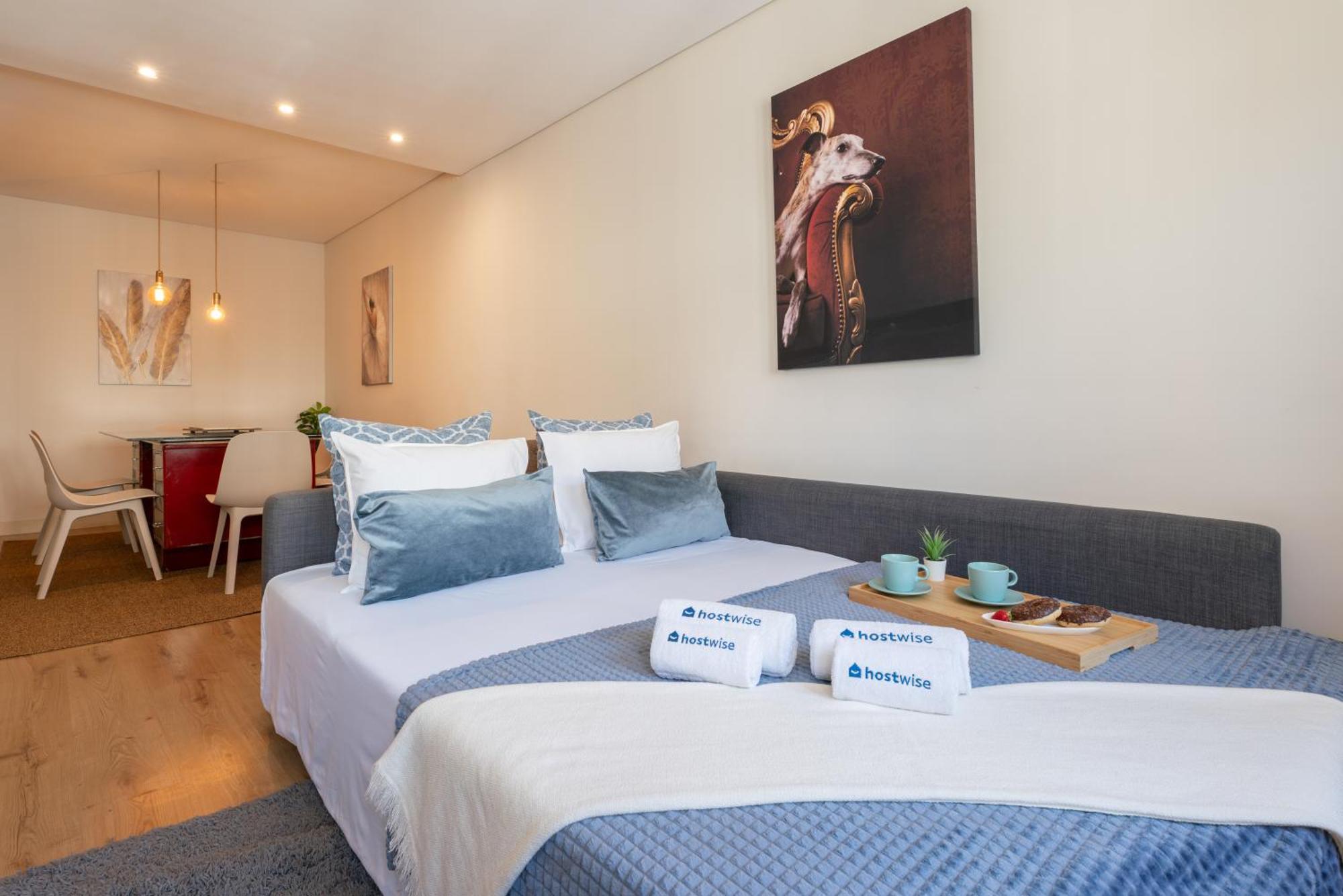 Host Wise - Colorful Bright Flat With Balcony Apartment *