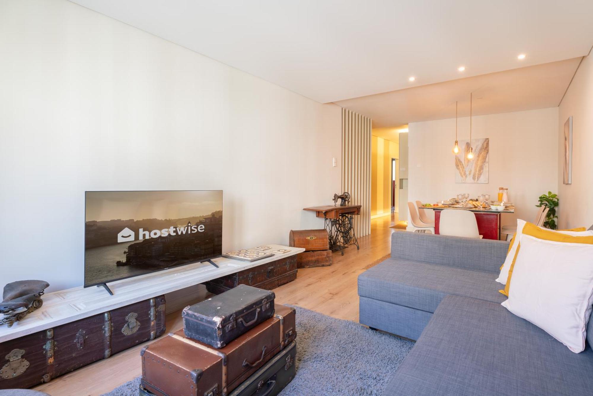 Host Wise - Colorful Bright Flat With Balcony *