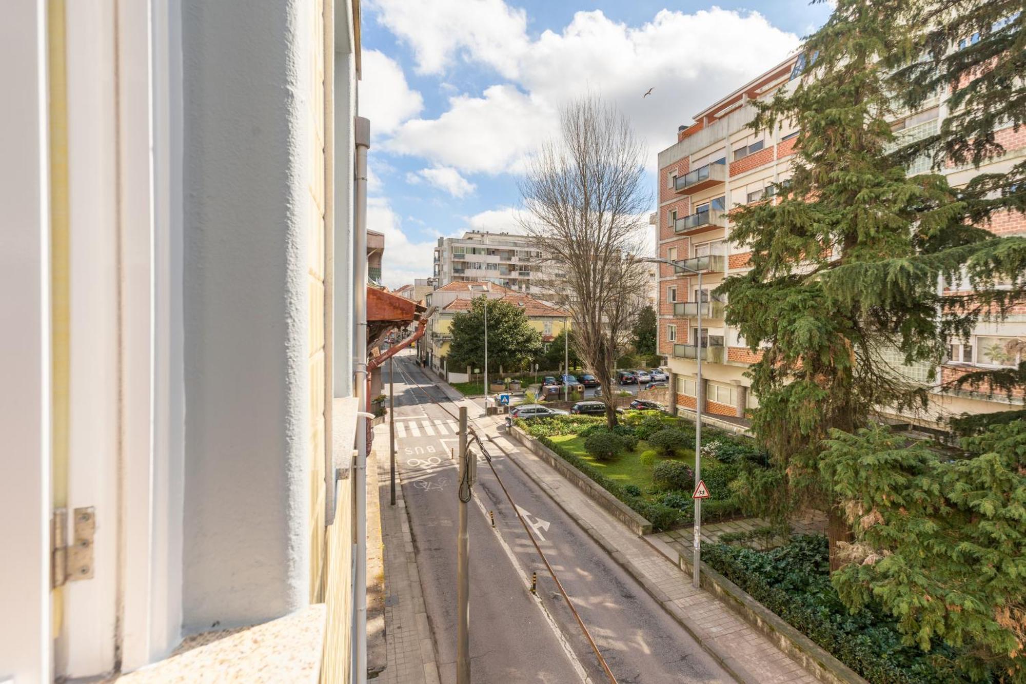 731 Costa Cabral Metro Apartamento