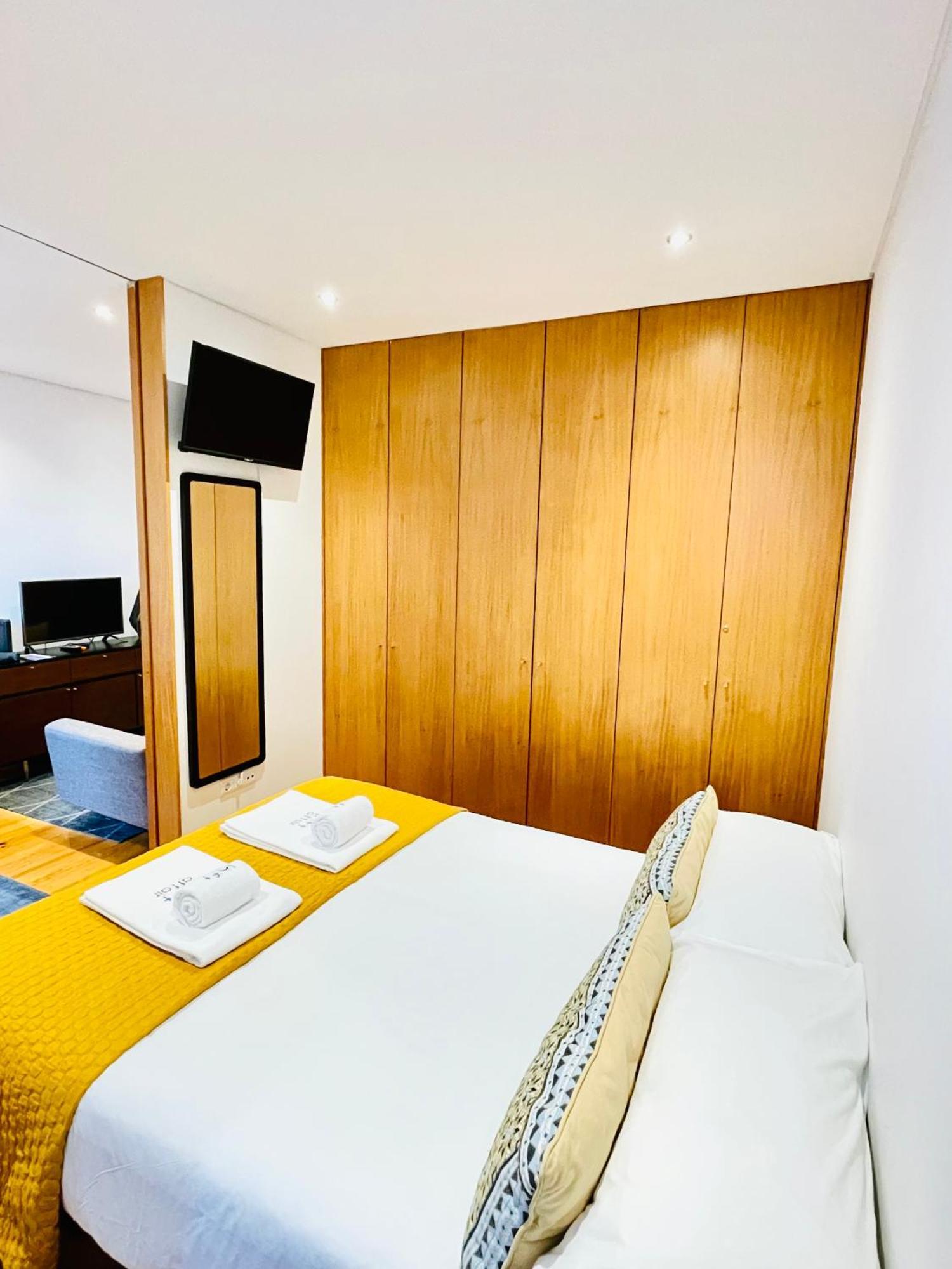 D'alma - Metro Loft Apartment