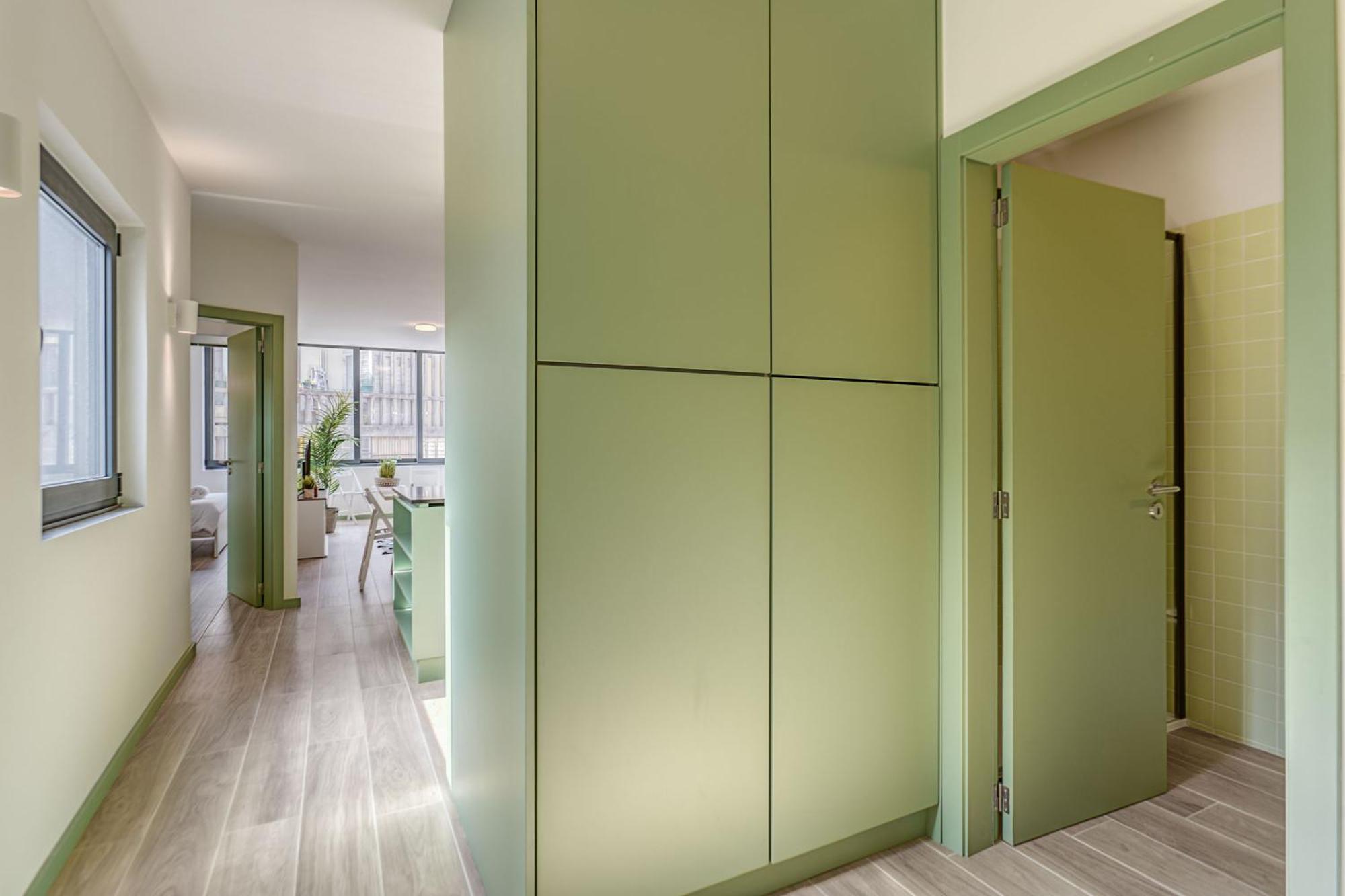 Travel And Live Apartment