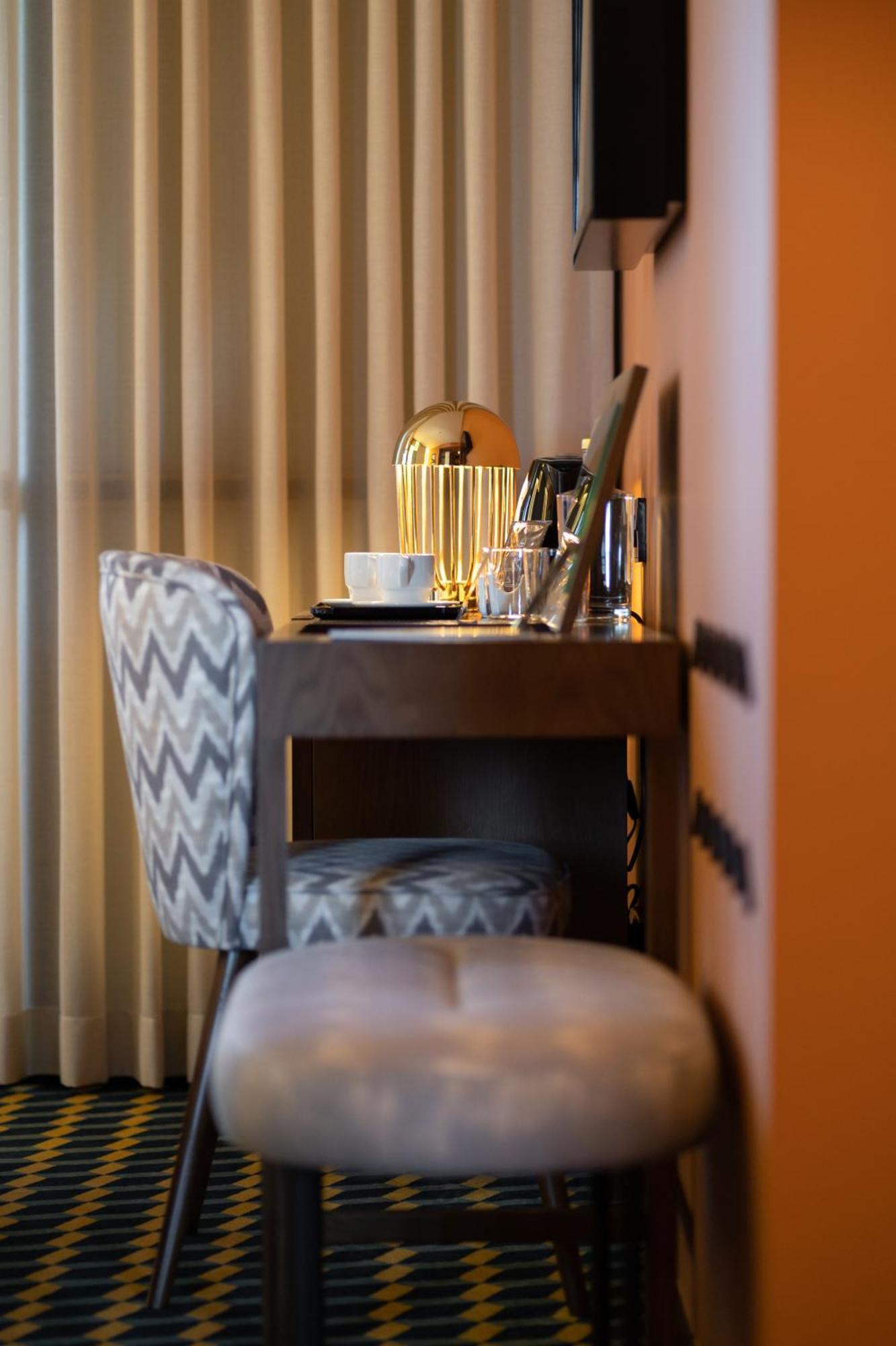 Hotel The Convo & 4*