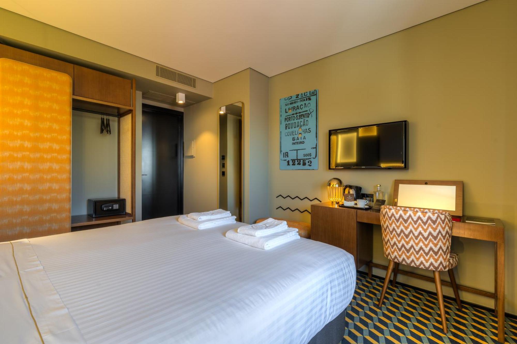Hotel The Convo &