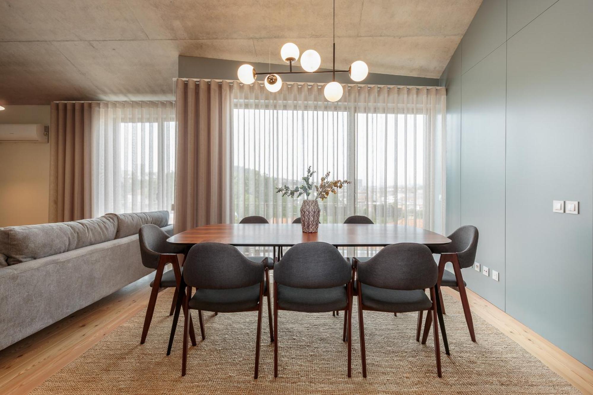 Apartment Feel Corporate Housing Campanha *