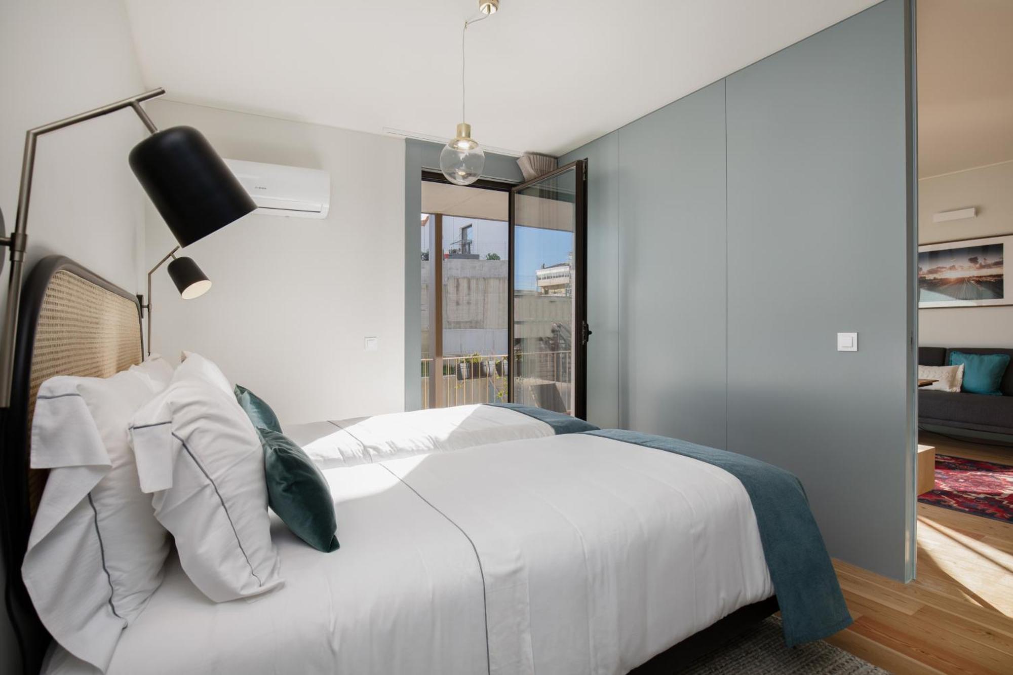 Apartment Feel Corporate Housing Campanha *