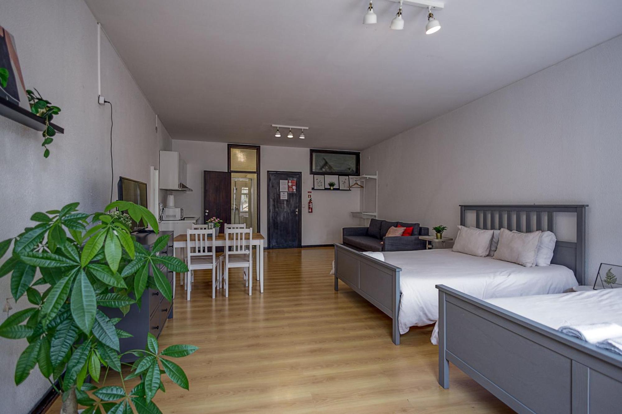 Travel & Live Aliados Apartment *