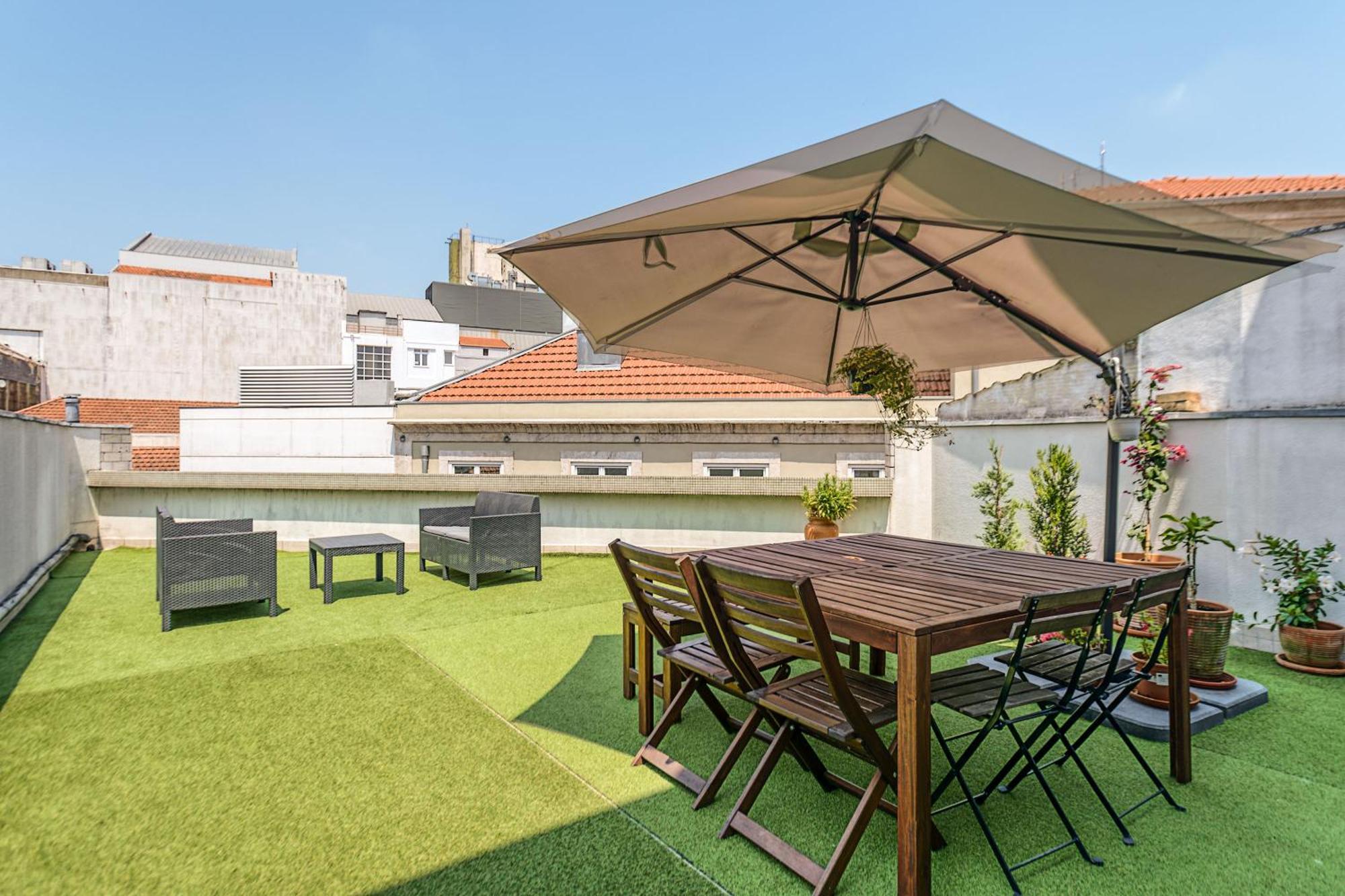 Travel & Live Aliados Porto