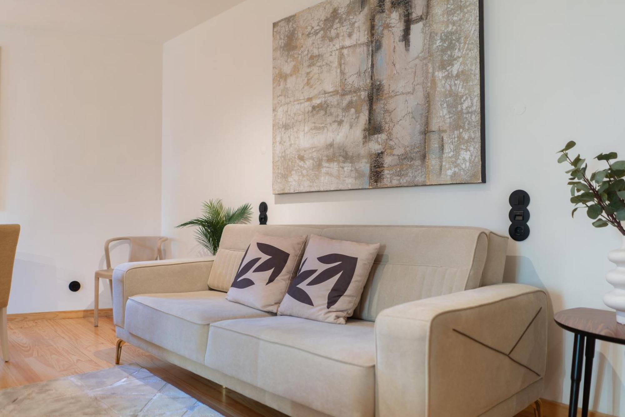 Luxurious Bright Flats - Ace Location *