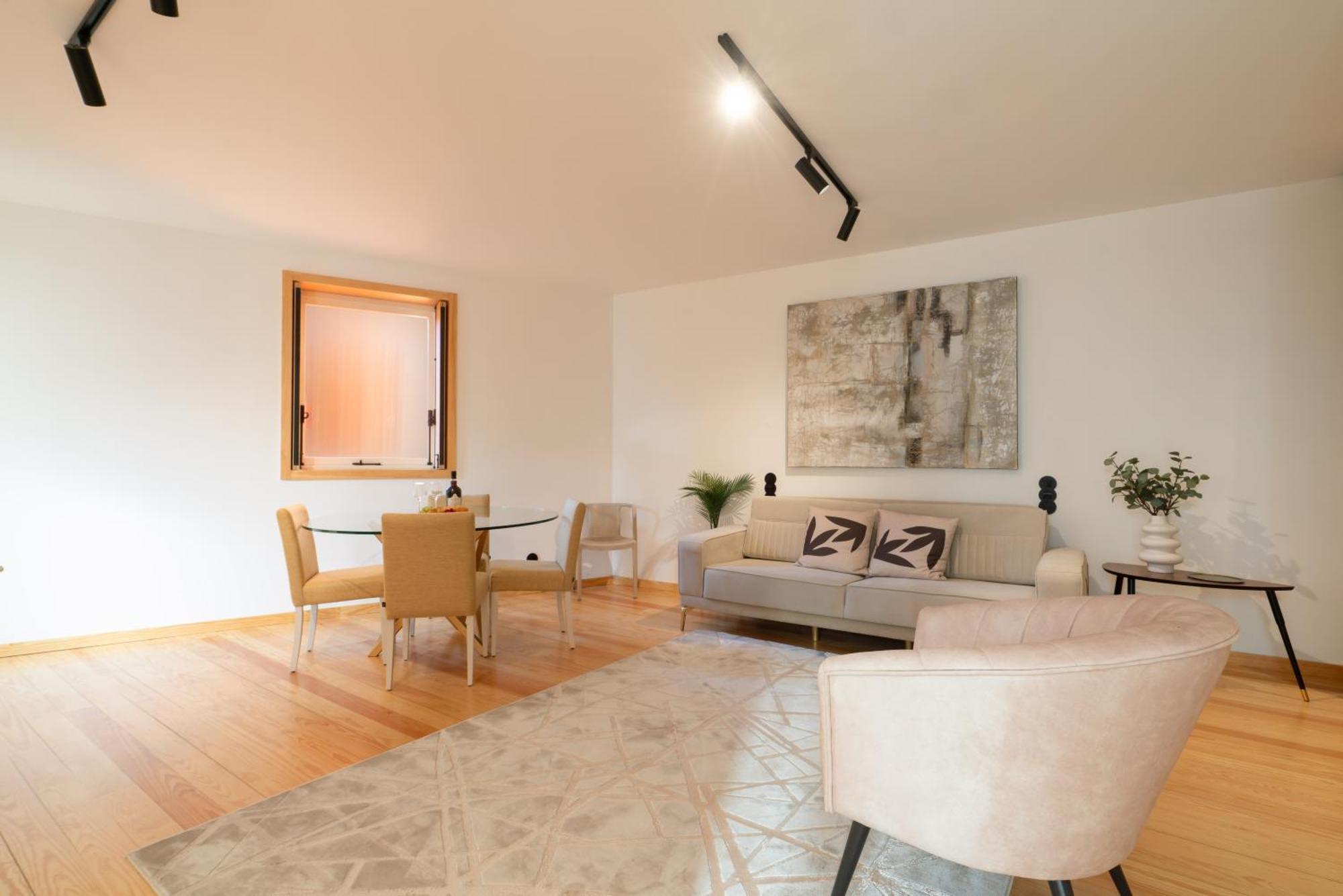 Luxurious Bright Flats - Ace Location