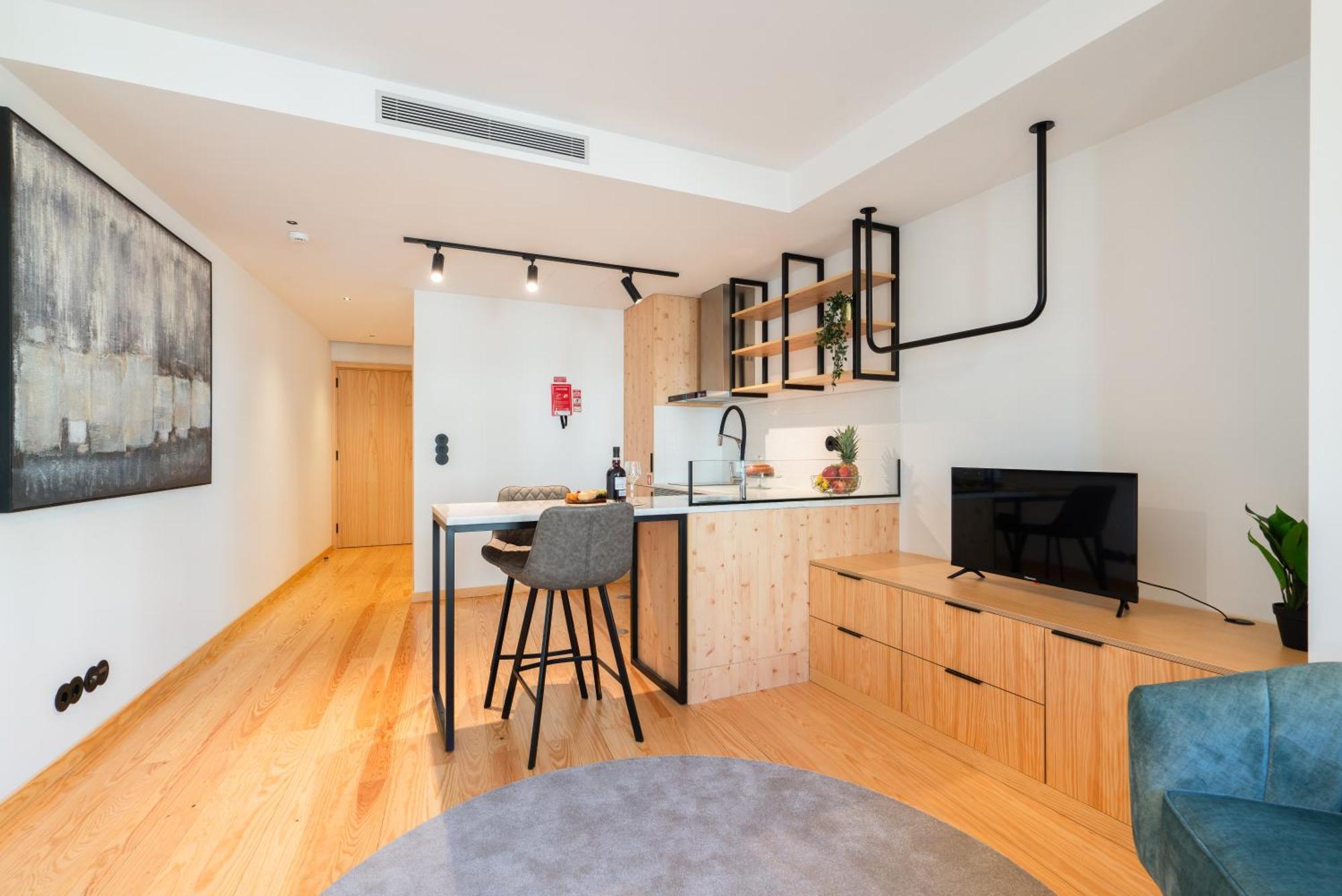 Luxurious Bright Flats - Ace Location