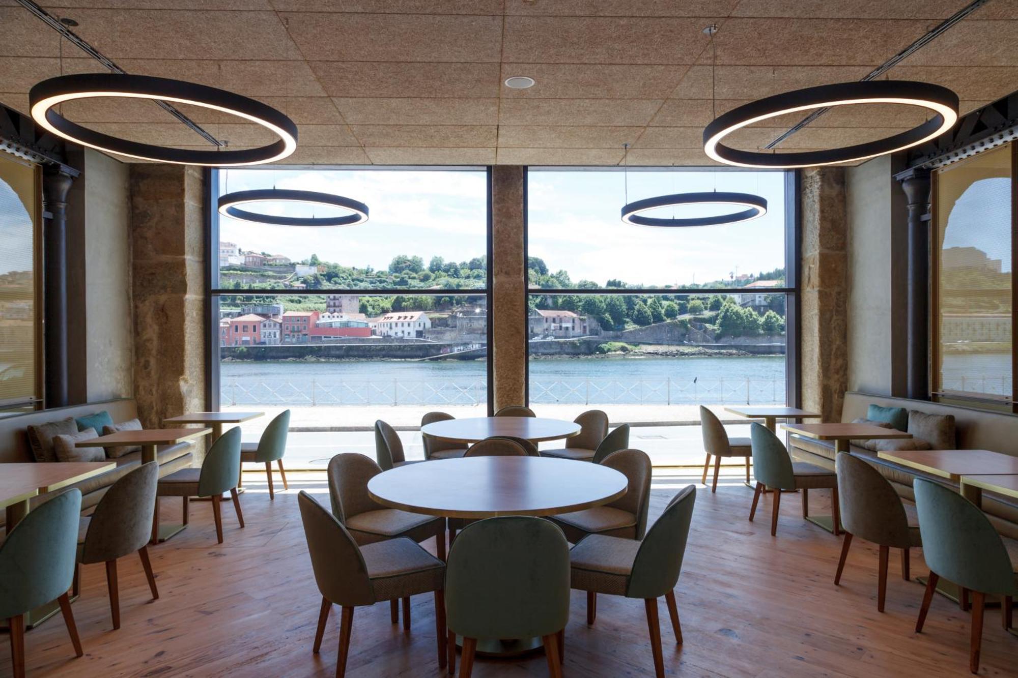 Neya Porto