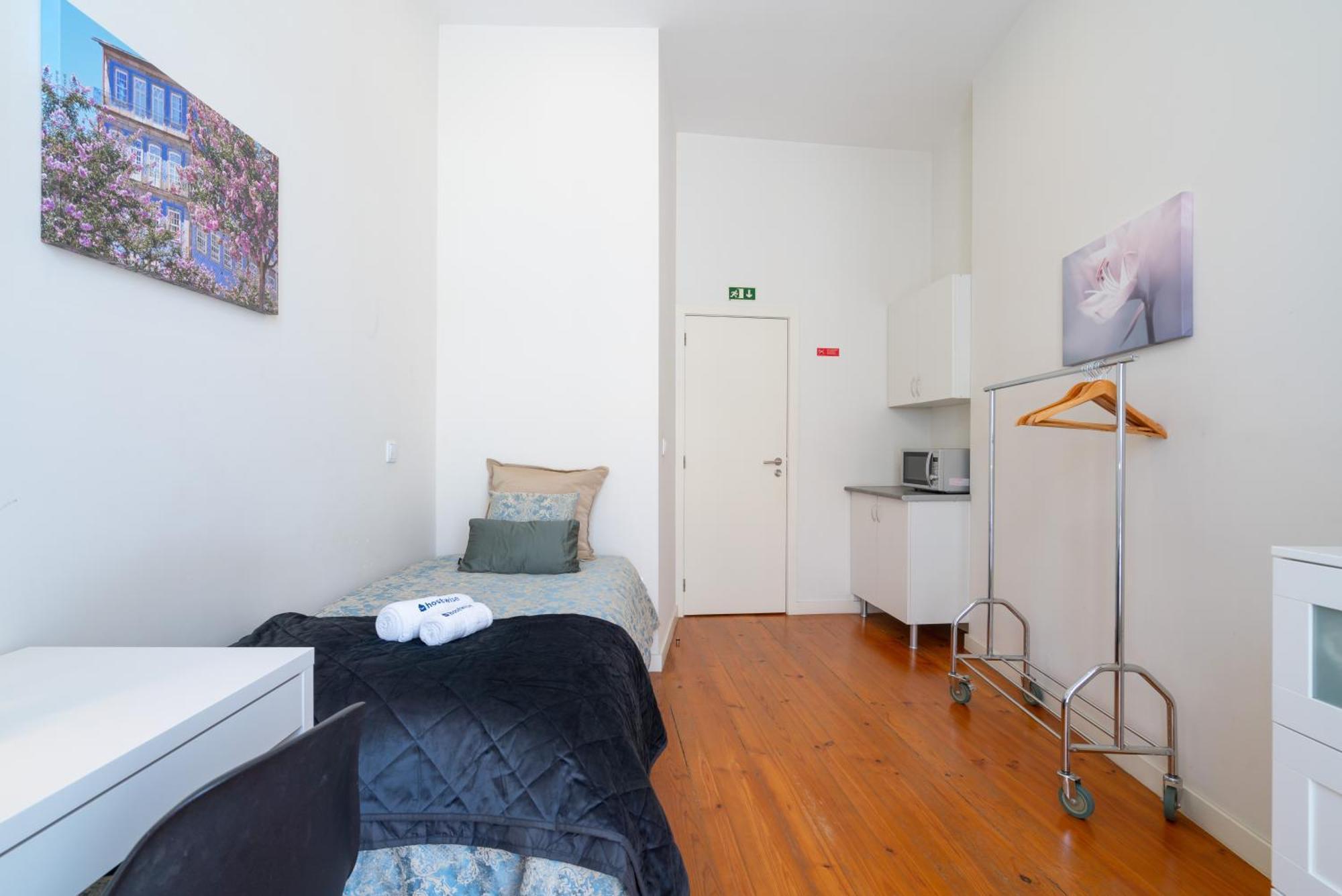 Host Wise - Sweet Bright Flats - Center