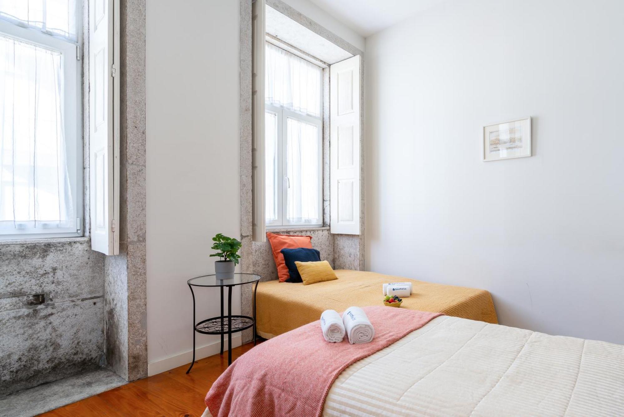 Host Wise - Sweet Bright Flats - Center