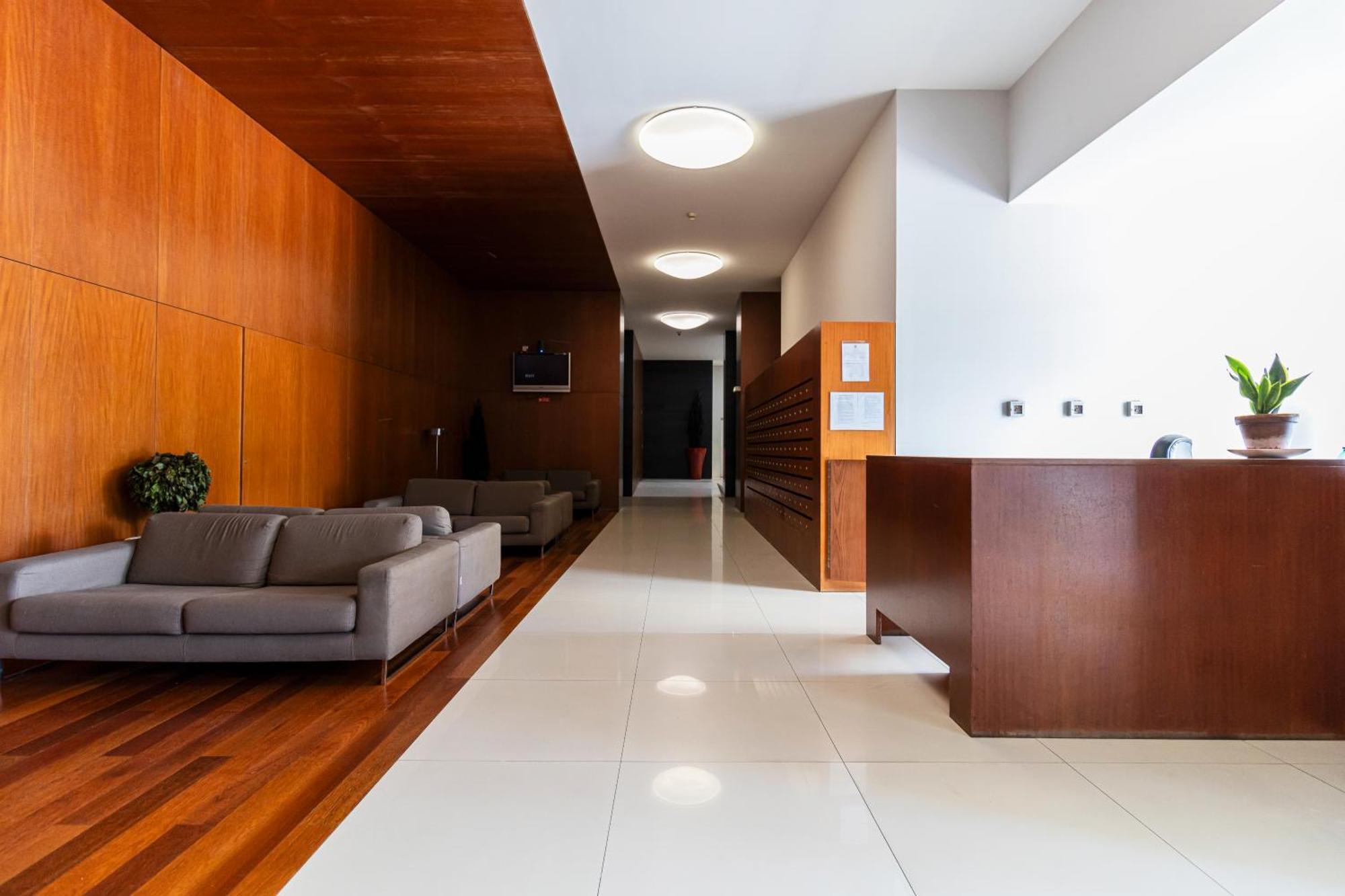S1405 - Practical And Modern - Ac, Balcony And Parking *