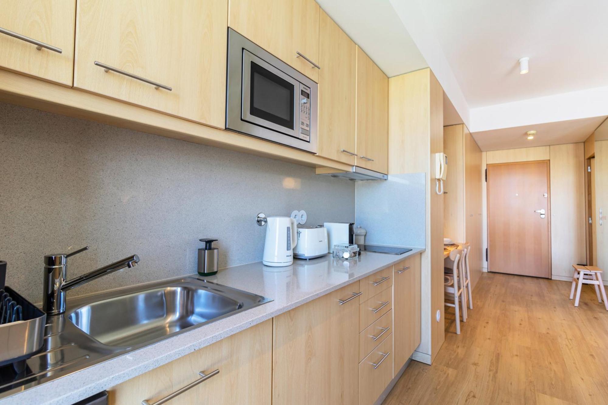 S1405 - Practical And Modern - Ac, Balcony And Parking
