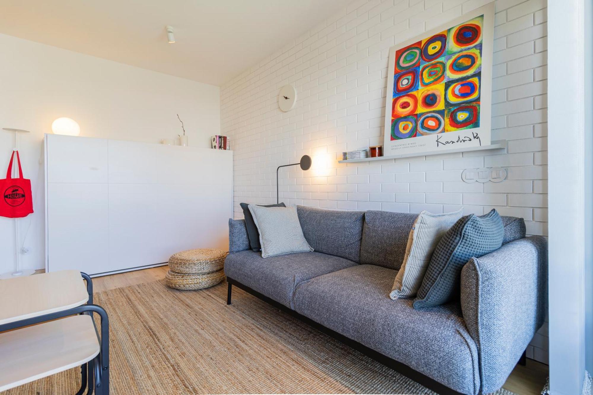 S1405 - Practical And Modern - Ac, Balcony And Parking