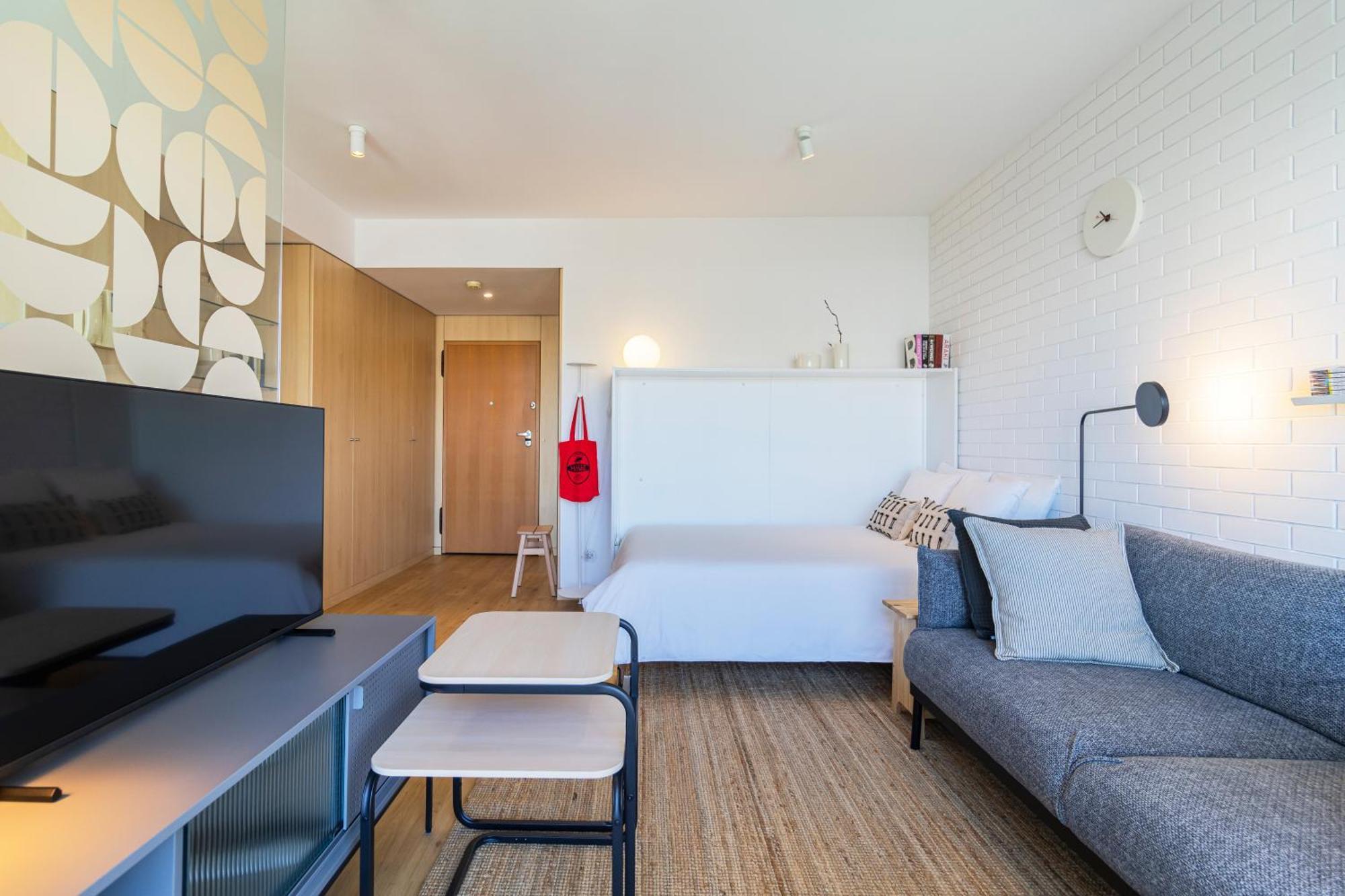 S1405 - Practical And Modern - Ac, Balcony And Parking Apartment